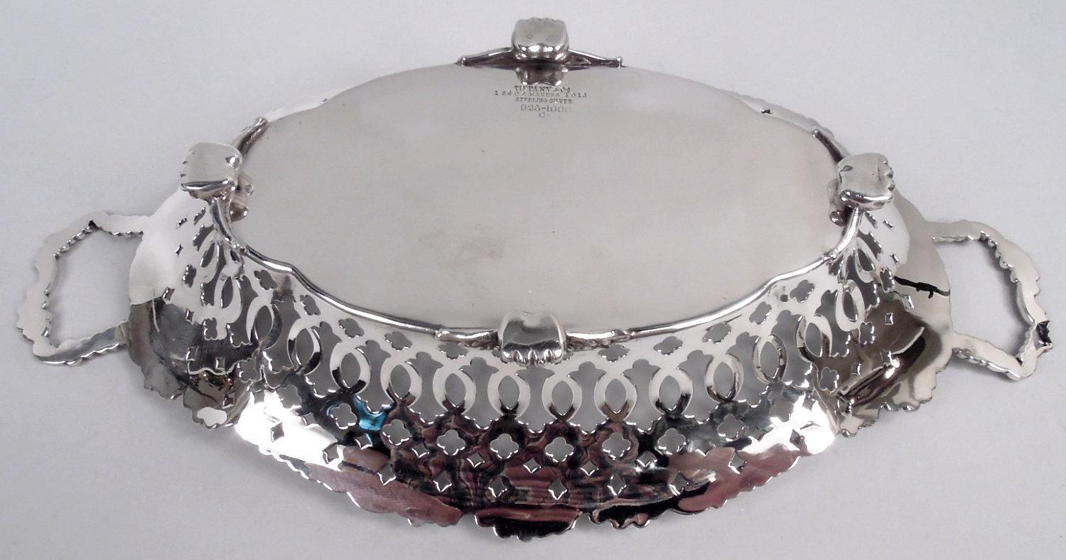Bandeja para pan antigua Tiffany Edwardian Clásica de plata de ley perforada principios del siglo XX en venta