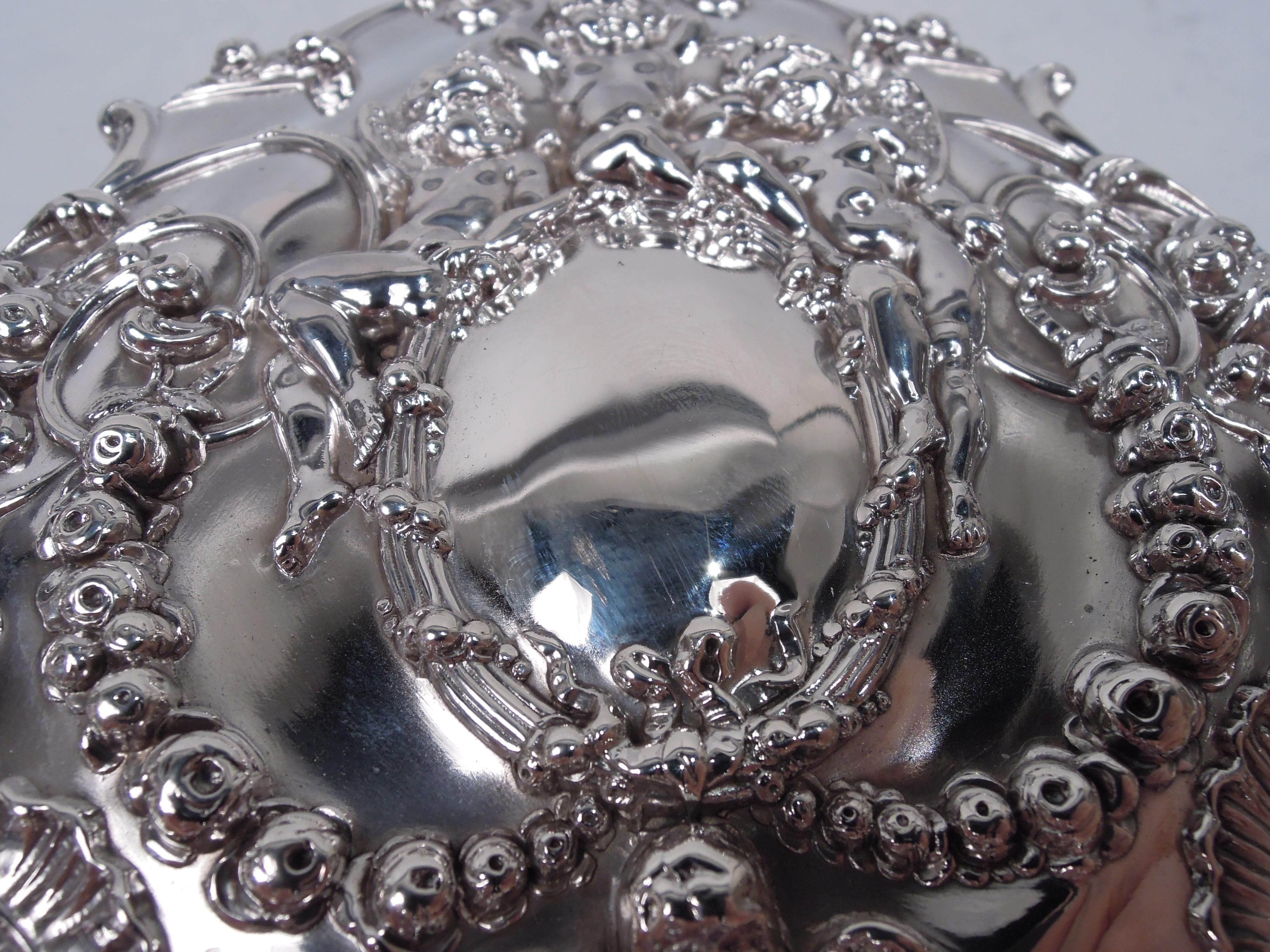 Édouardien Ancienne boîte à poudre Tiffany Edwardian Classical Sterling Silver en vente
