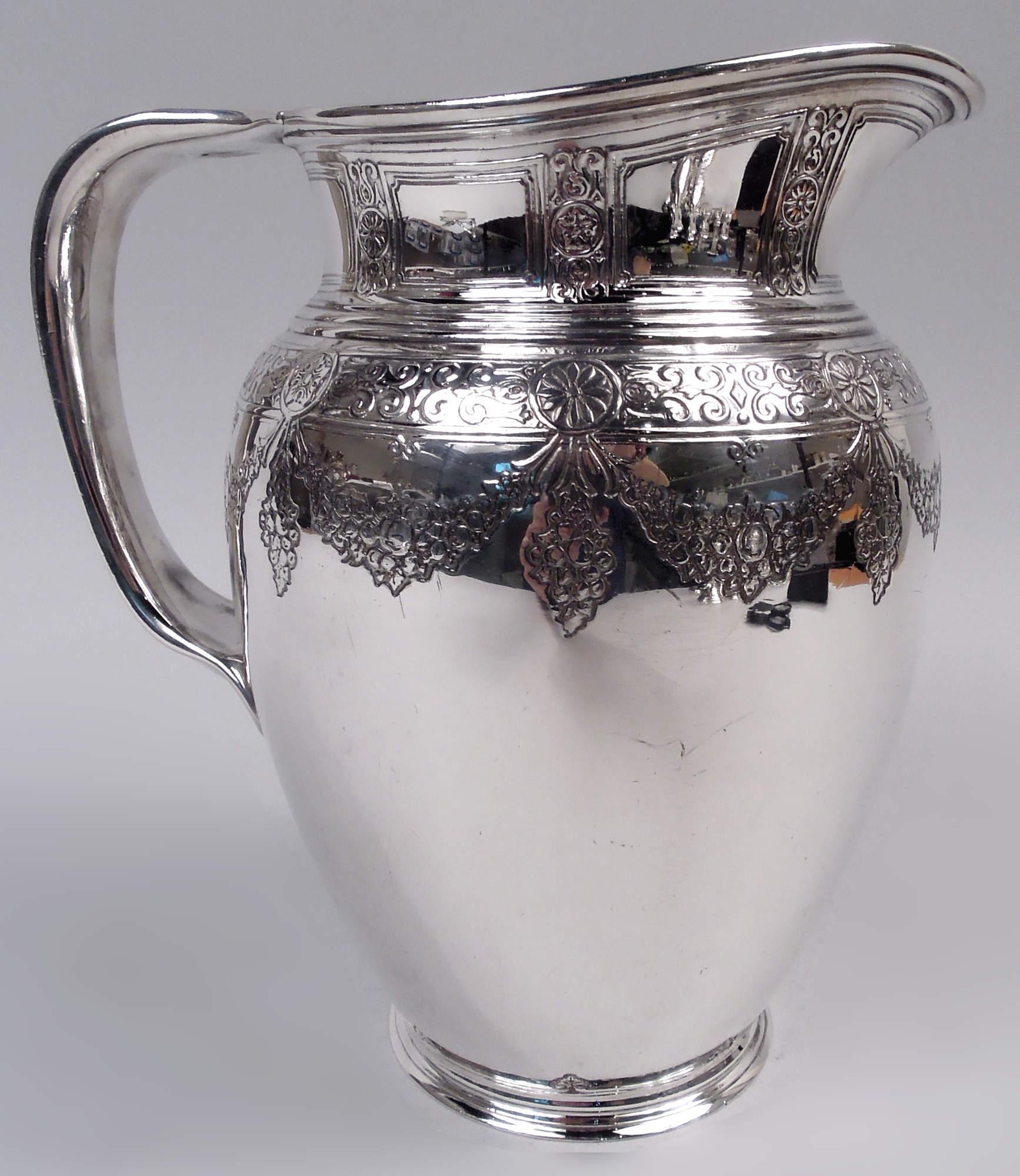 Realizzato con acquaforte Antica brocca d'acqua in argento Sterling Tiffany Edwardian Regency in vendita