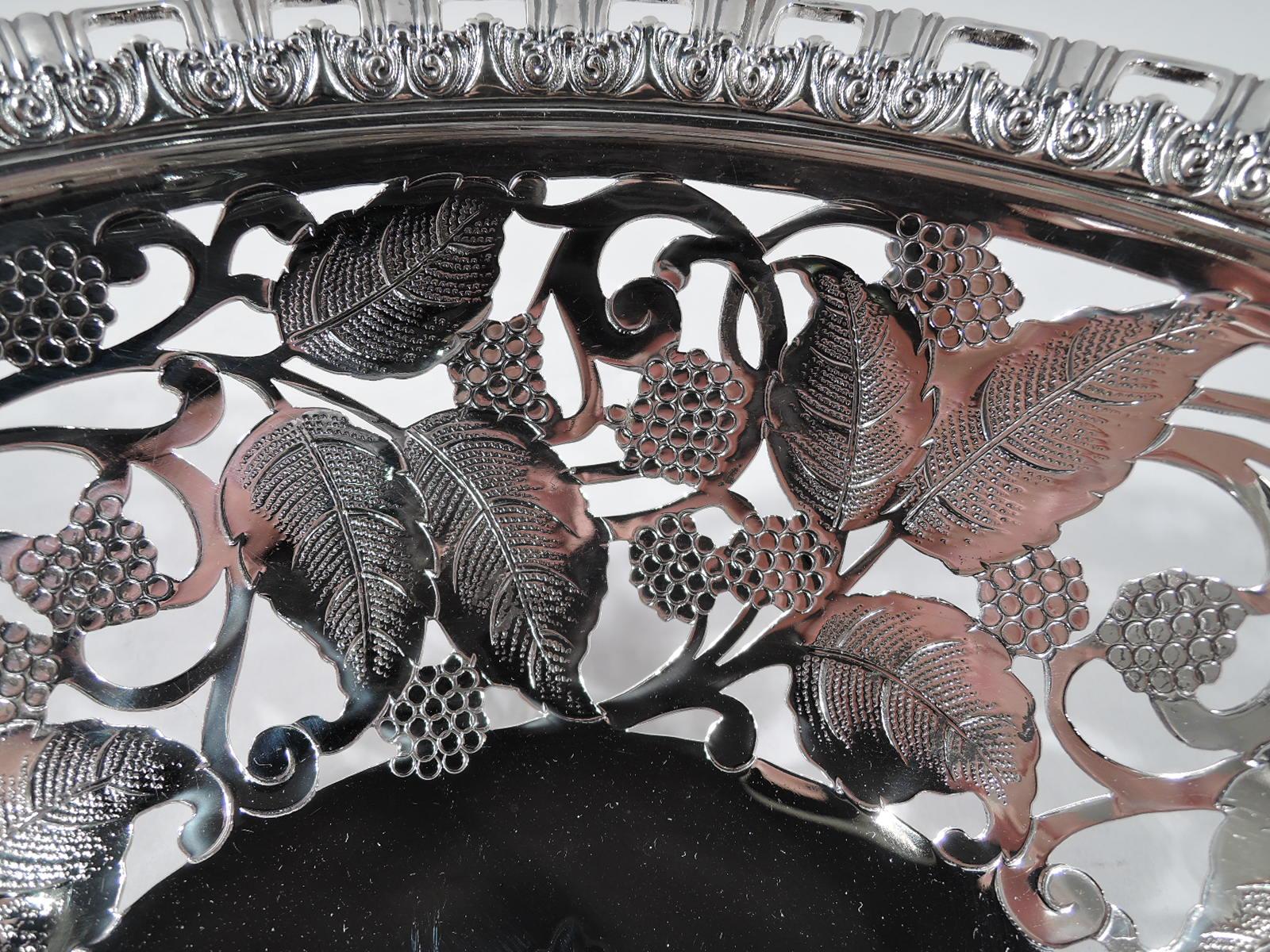 Antique Tiffany Edwardian Sterling Silver Blackberry Bowl In Excellent Condition In New York, NY