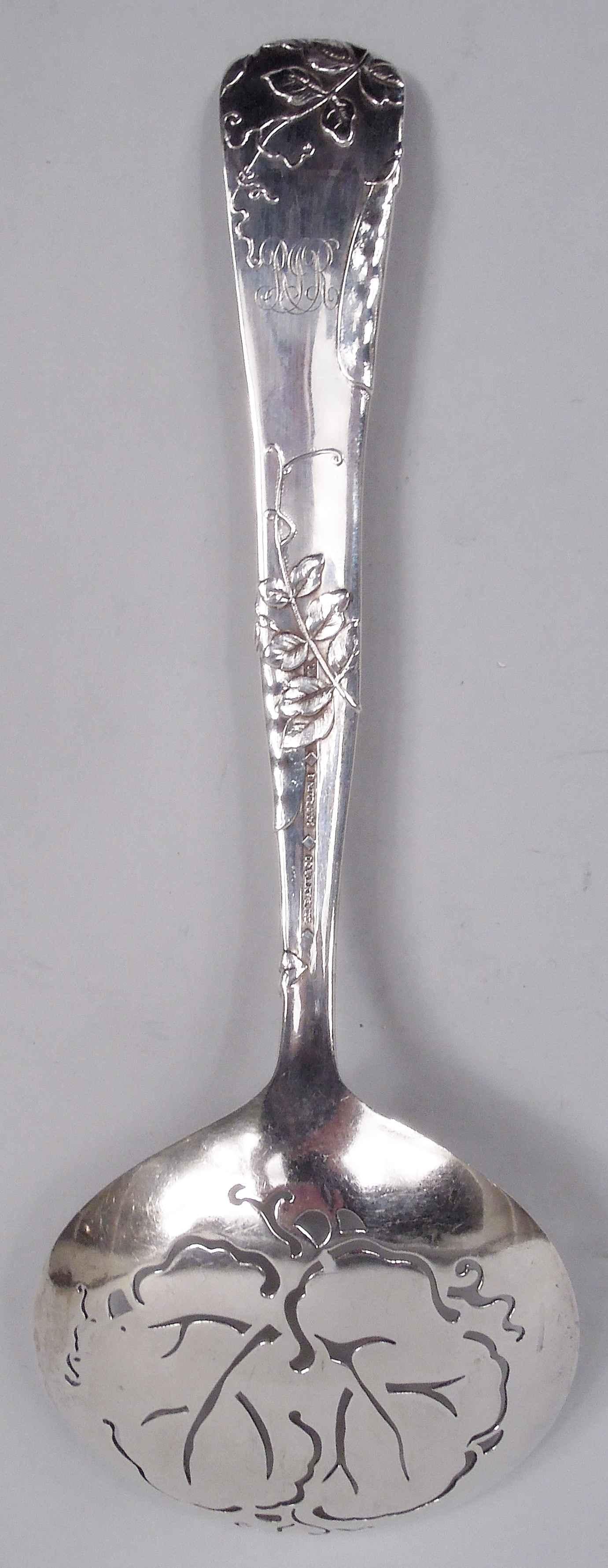 Very desirable sterling silver pea server in Vine. Made by Tiffany & Co. in New York. Tapering handle with loosely arranged wraparound pea pod vine on tapering stem. Round bowl with pierced ornament in same motif. A beautiful conflation of symbolism