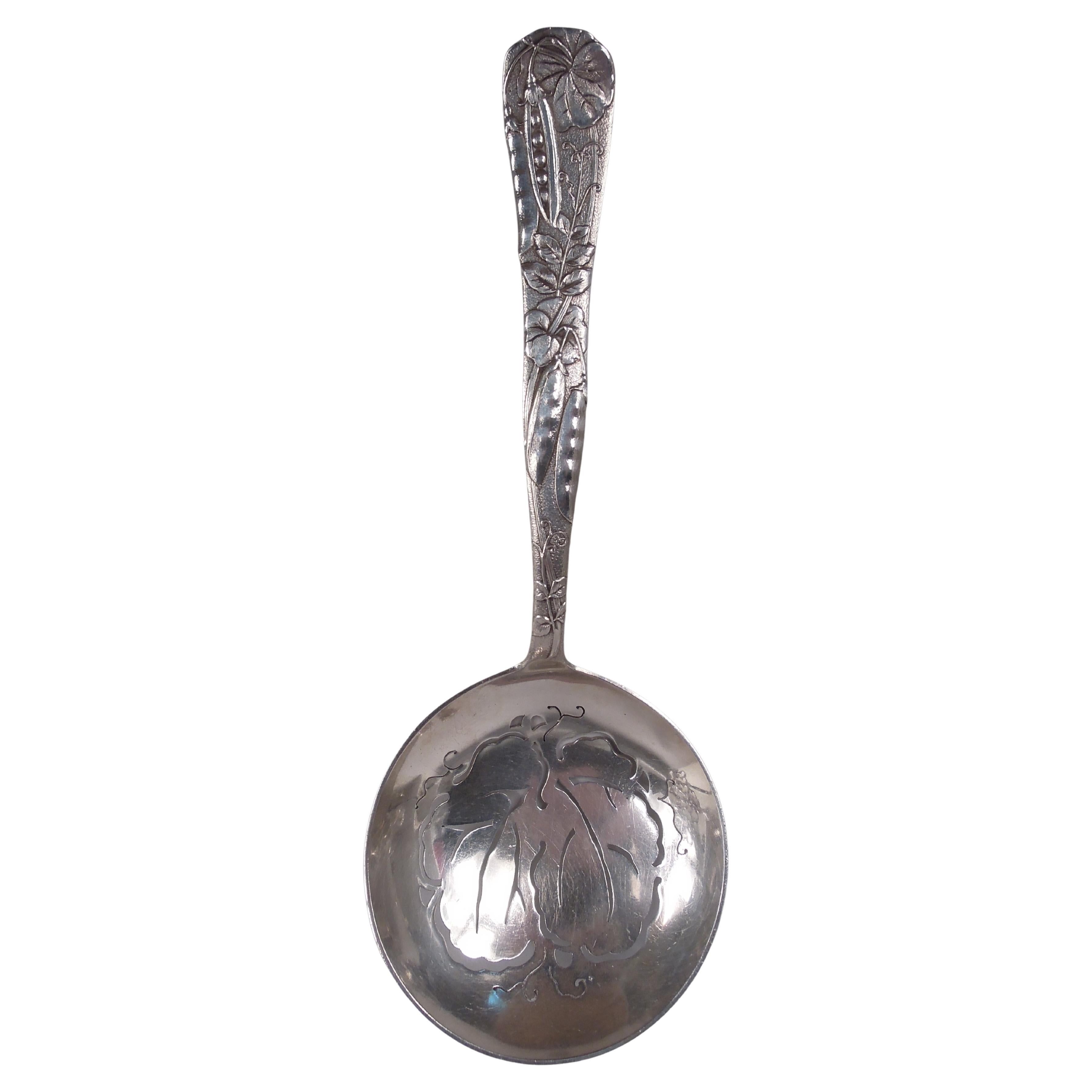 Antico server per piselli in argento Tiffany Fruits & Flowers in vendita