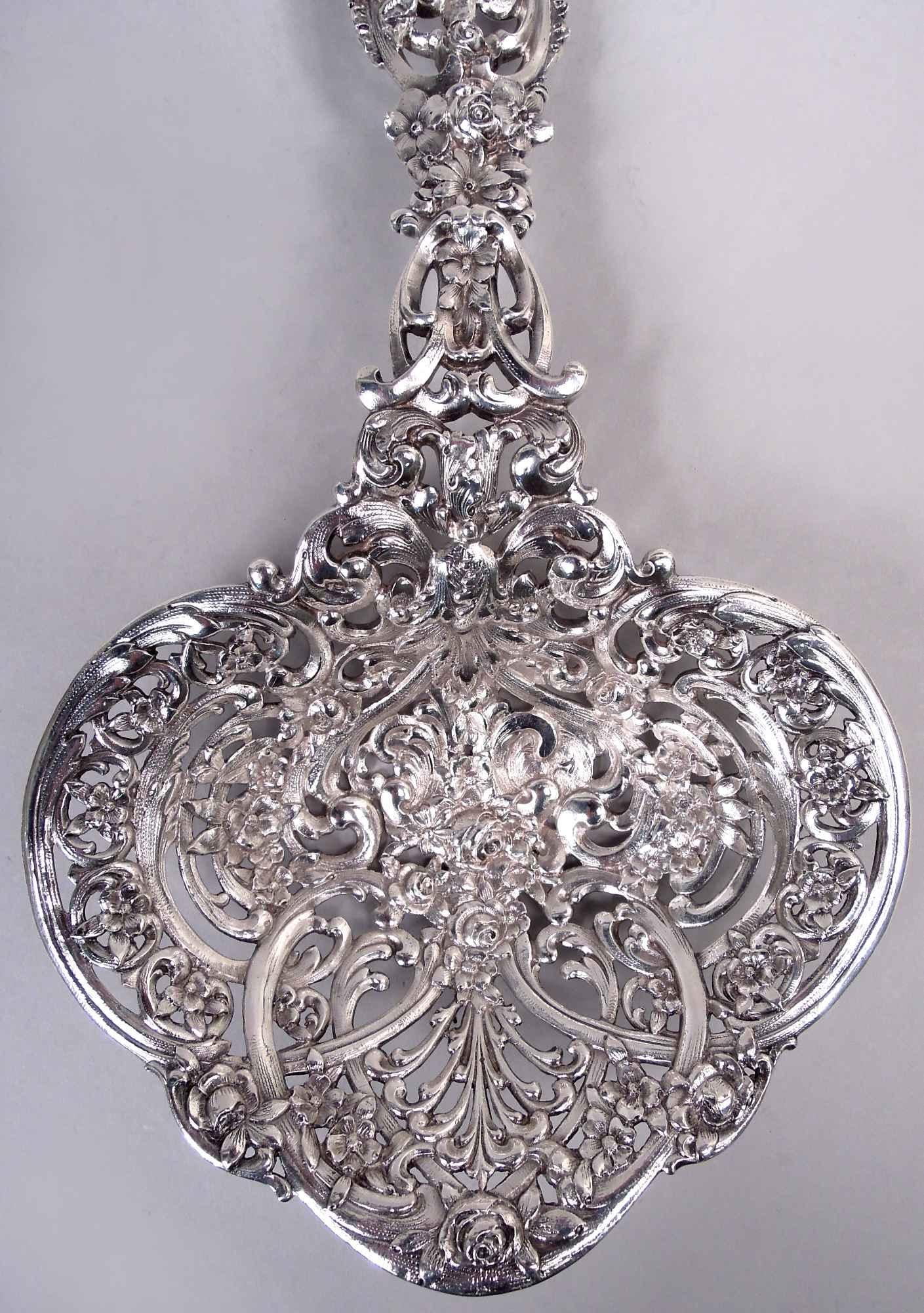 Cuillère à bonbons ancienne Tiffany Gilded Age en argent sterling Bon état - En vente à New York, NY