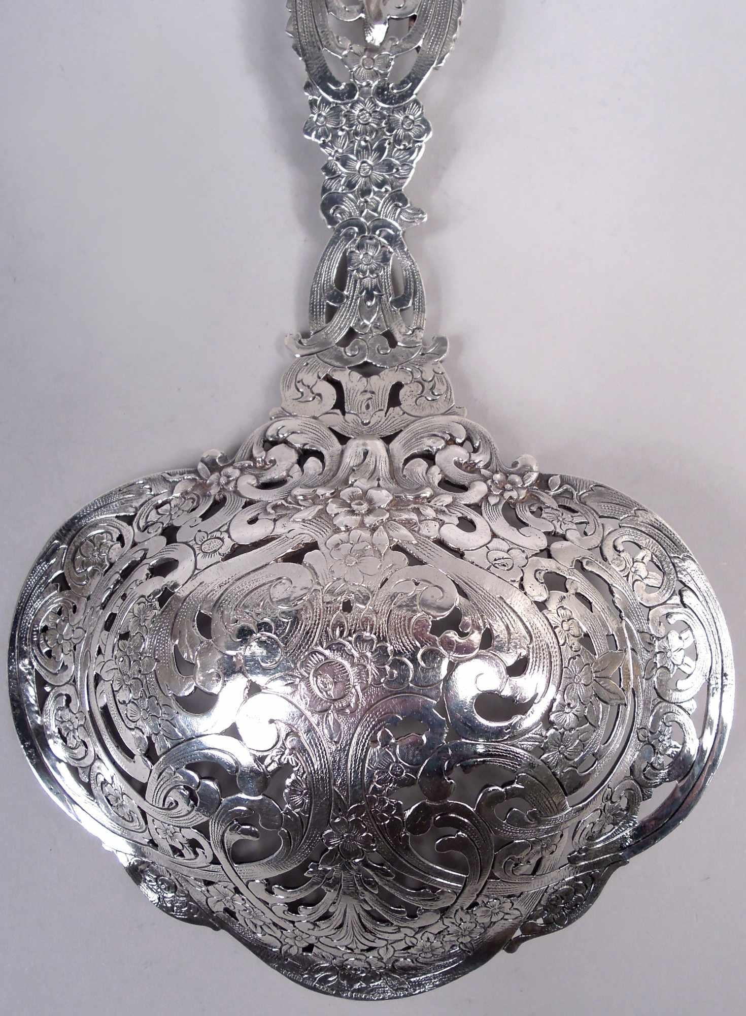 Argent sterling Cuillère à bonbons ancienne Tiffany Gilded Age en argent sterling en vente