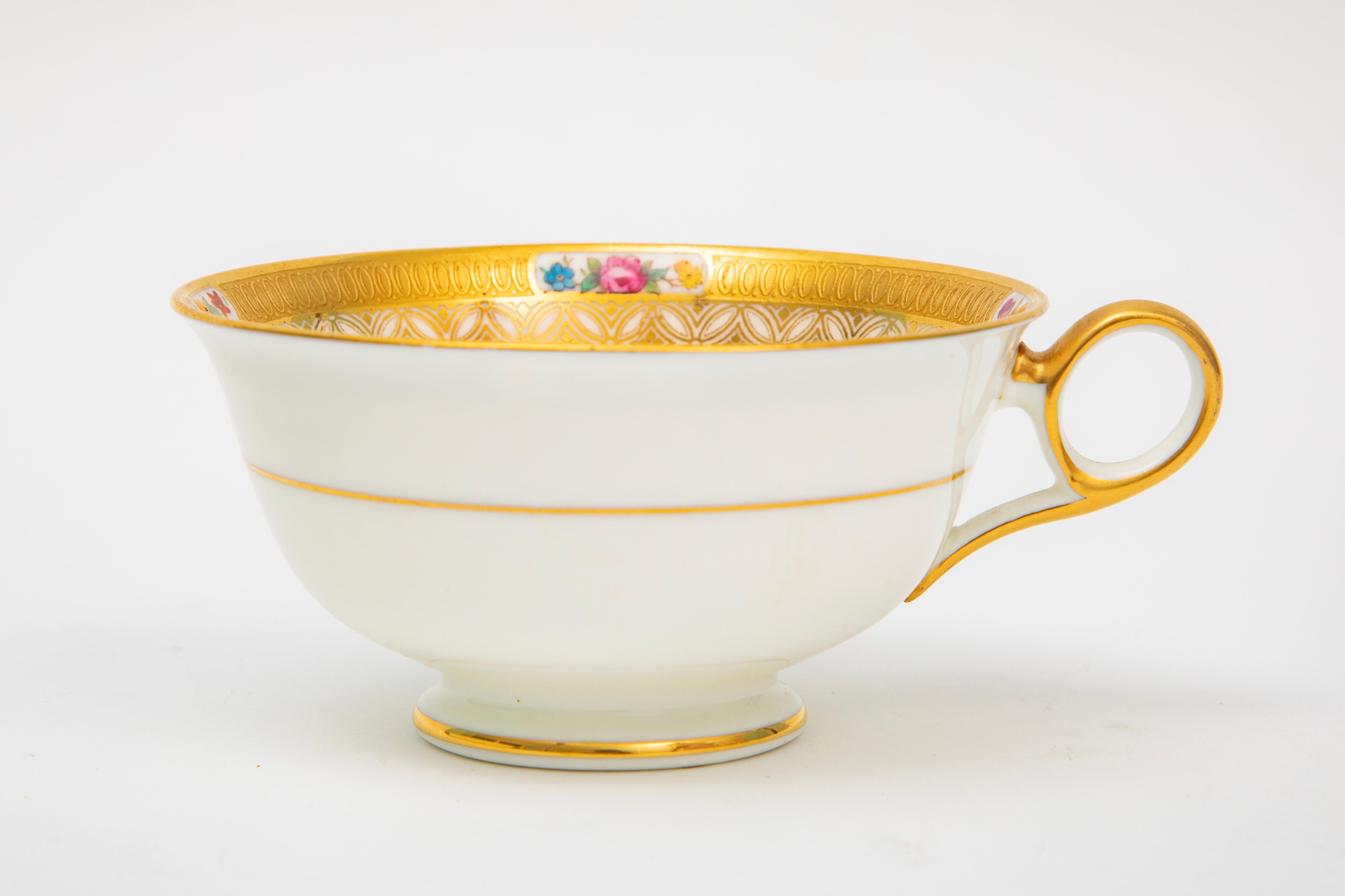 Antike Tiffany vergoldet verkrustet Tasse & Untertassen, elf Sätze 22 Pieces CIRCA 1910 (Gold) im Angebot