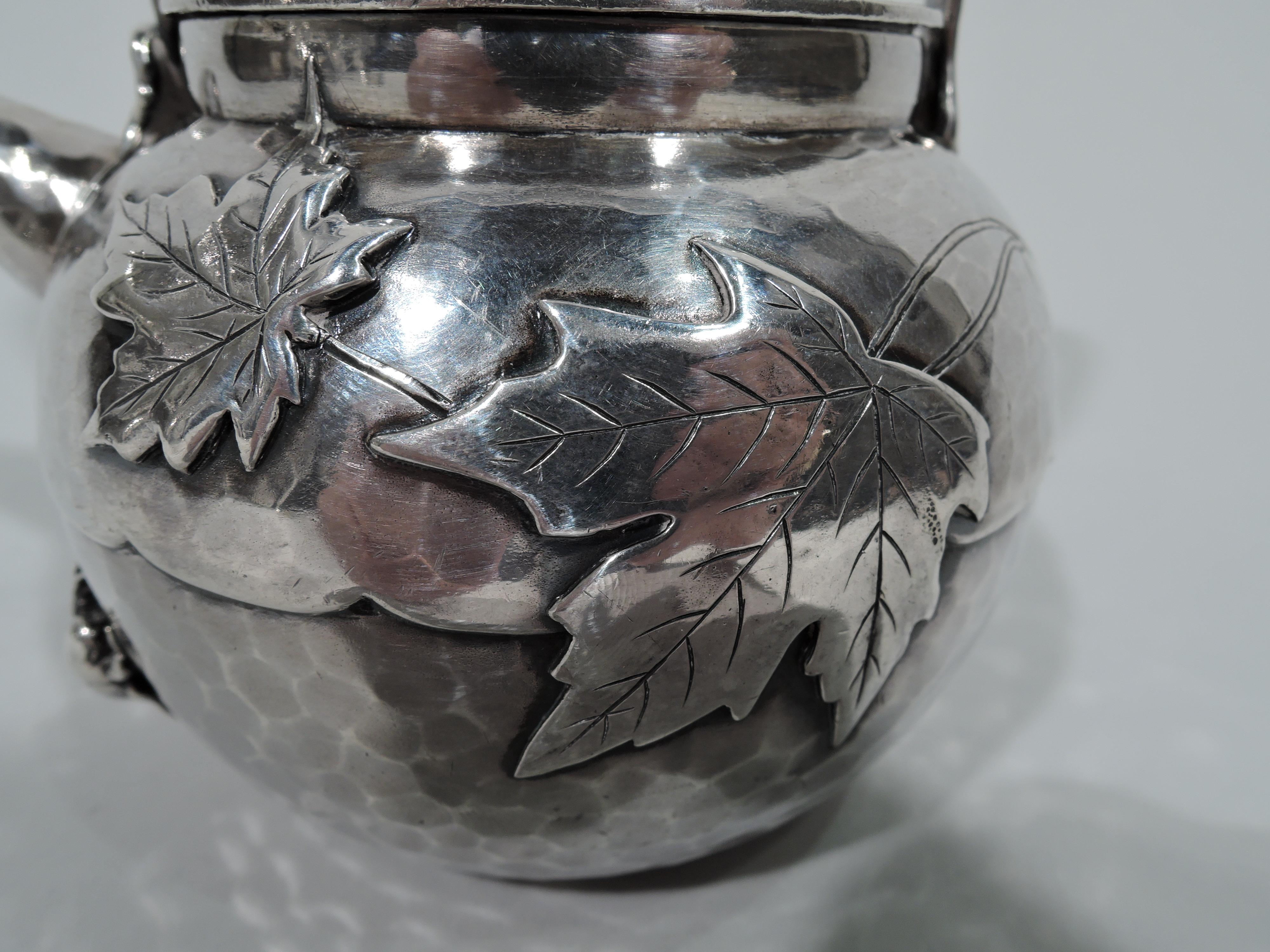 Ancien pot à saucière Tiffany Japonesque en argent sterling martelé à la main avec appliques appliquées en vente 3