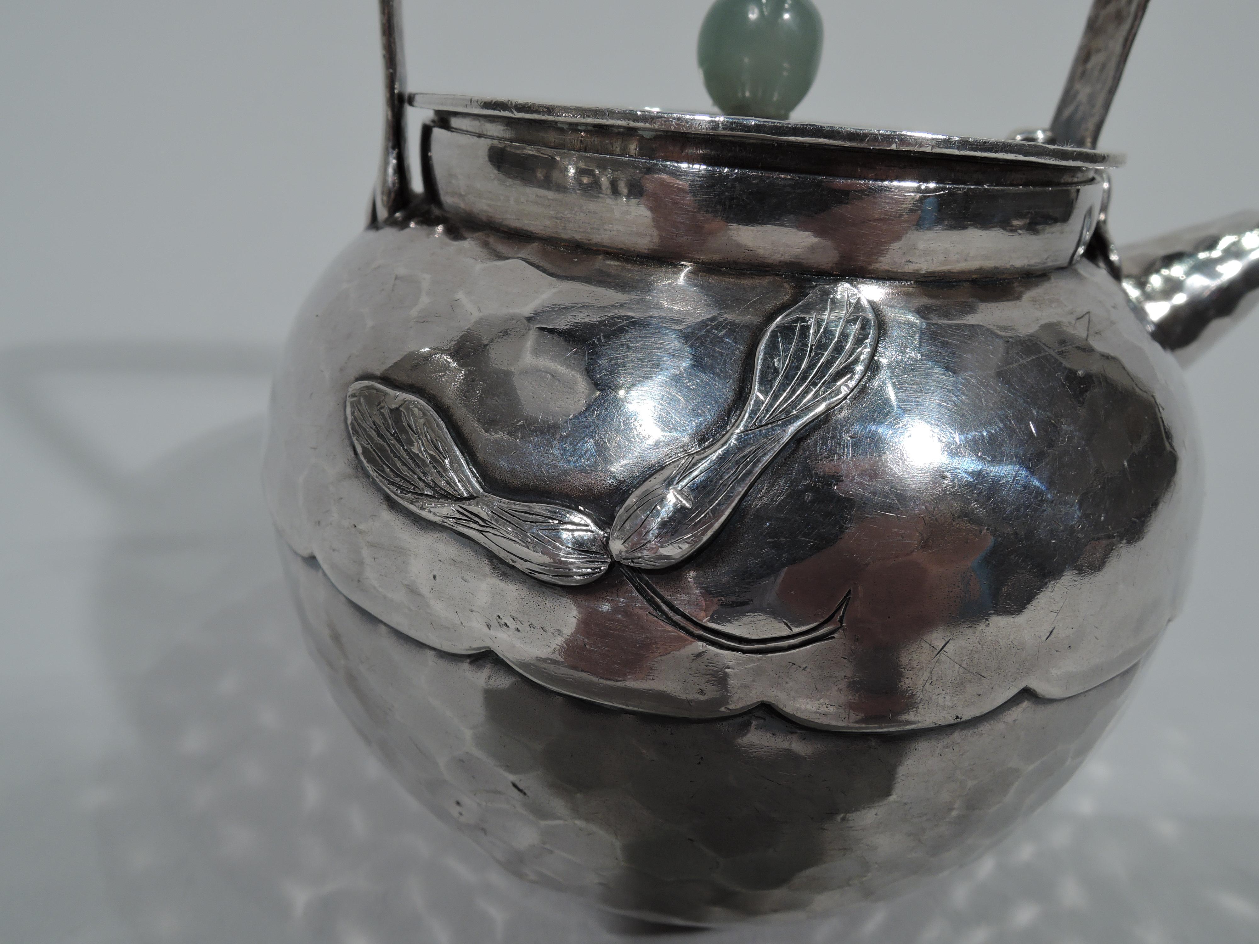 Ancien pot à saucière Tiffany Japonesque en argent sterling martelé à la main avec appliques appliquées en vente 4