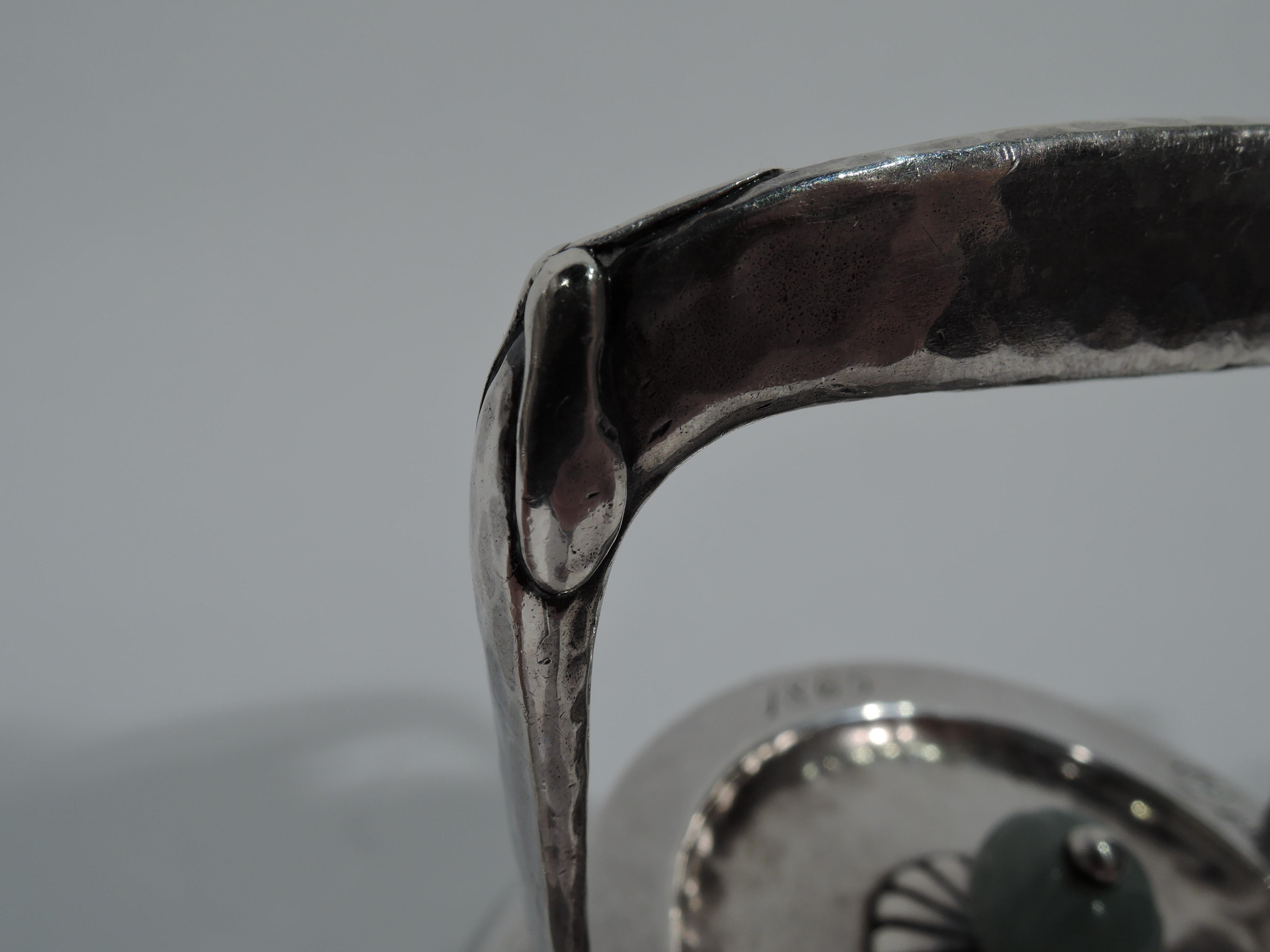 Antigua jarra para sake de plata de ley martillada a mano con aplicaciones japonesas Tiffany Martillado en venta