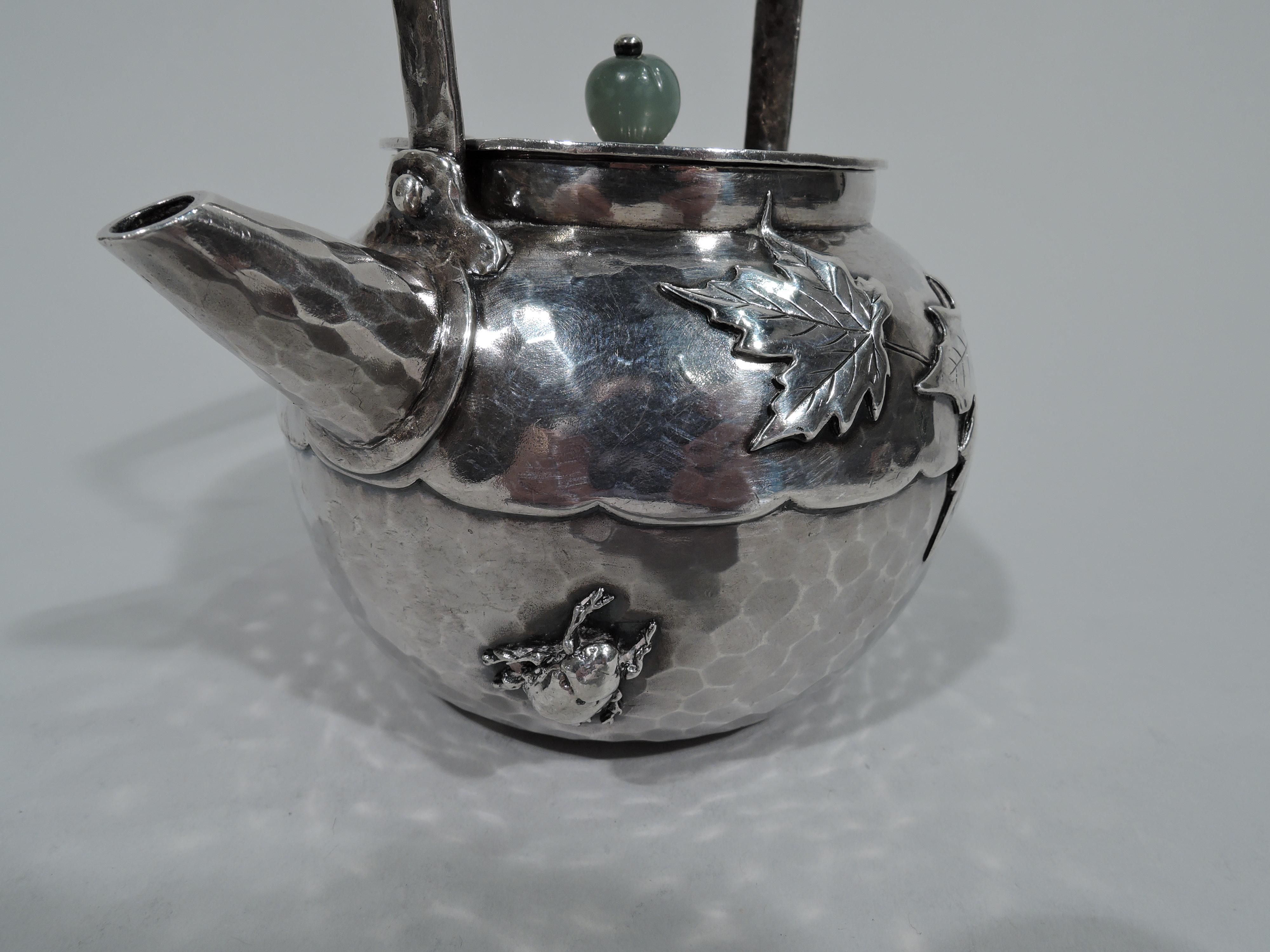 Ancien pot à saucière Tiffany Japonesque en argent sterling martelé à la main avec appliques appliquées en vente 1