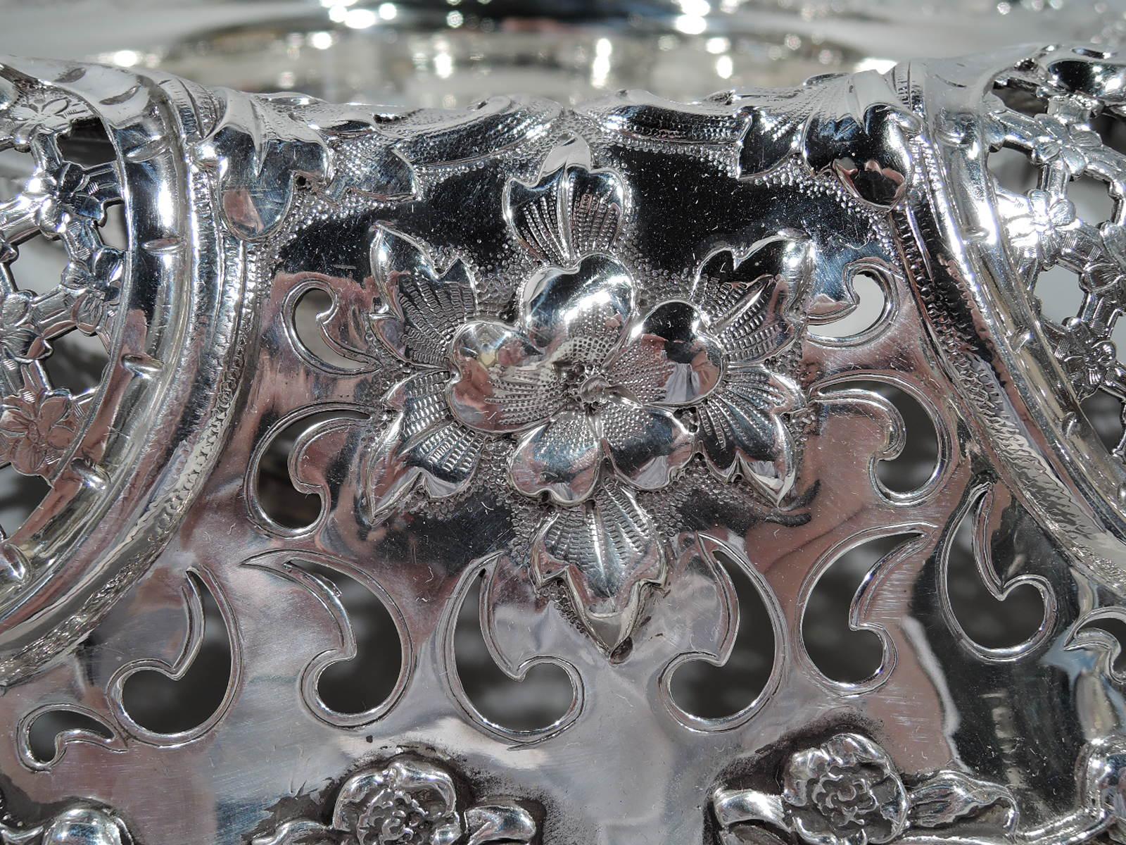 Antique Tiffany Large and Fancy Sterling Silver Centrepiece Bowl In Excellent Condition In New York, NY