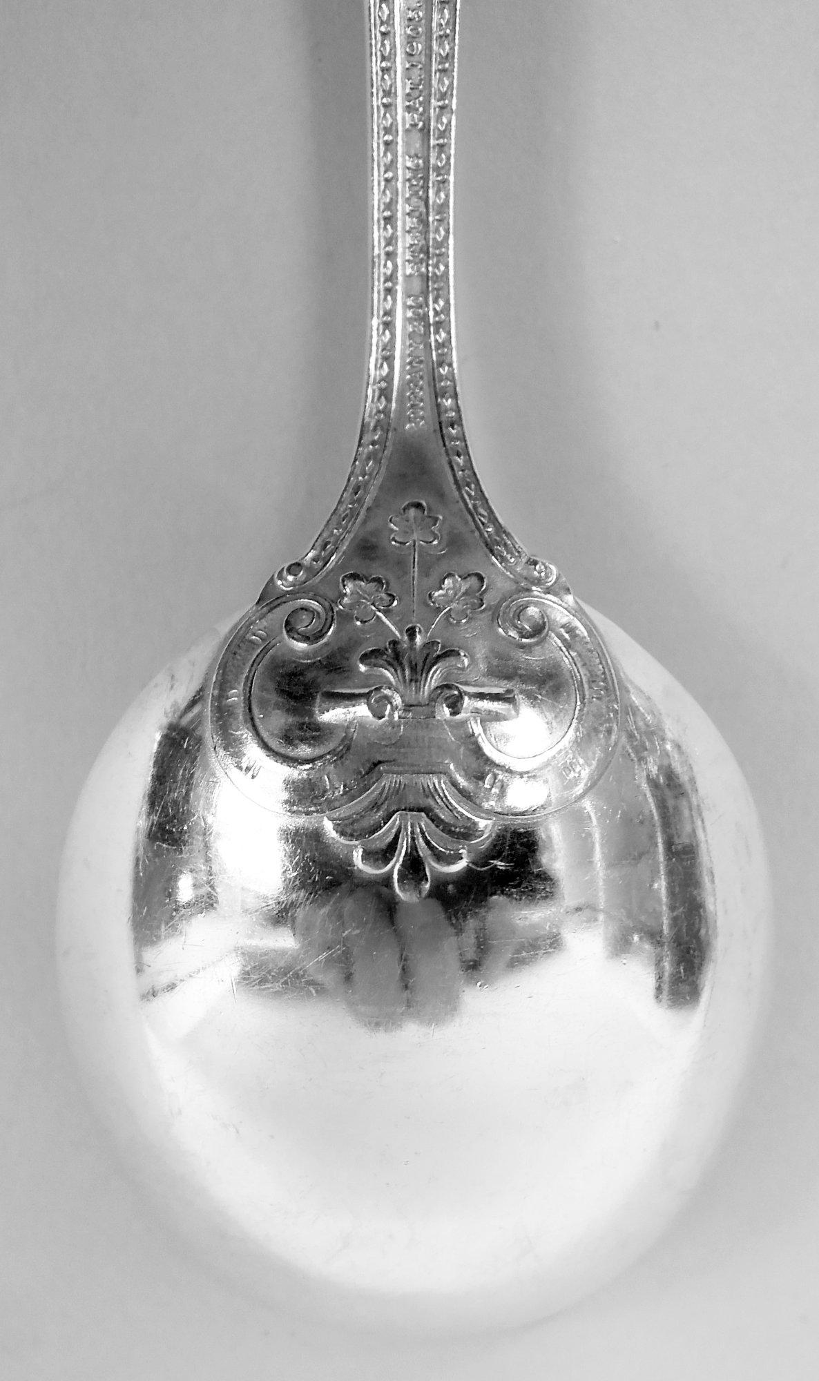 Antique Tiffany Renaissance Sterling Silver Dinner Set for 12 (20. Jahrhundert) im Angebot