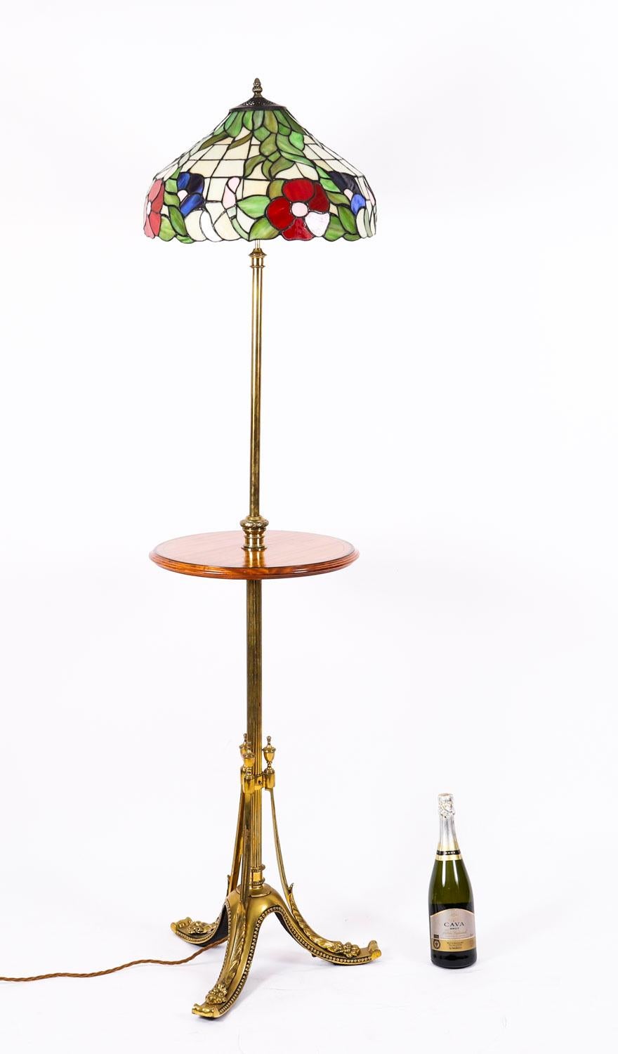 Antiguo Tiffany Revival Cristal Ormolu y Madera Satinada Lámpara Estándar Siglo XX en venta 8