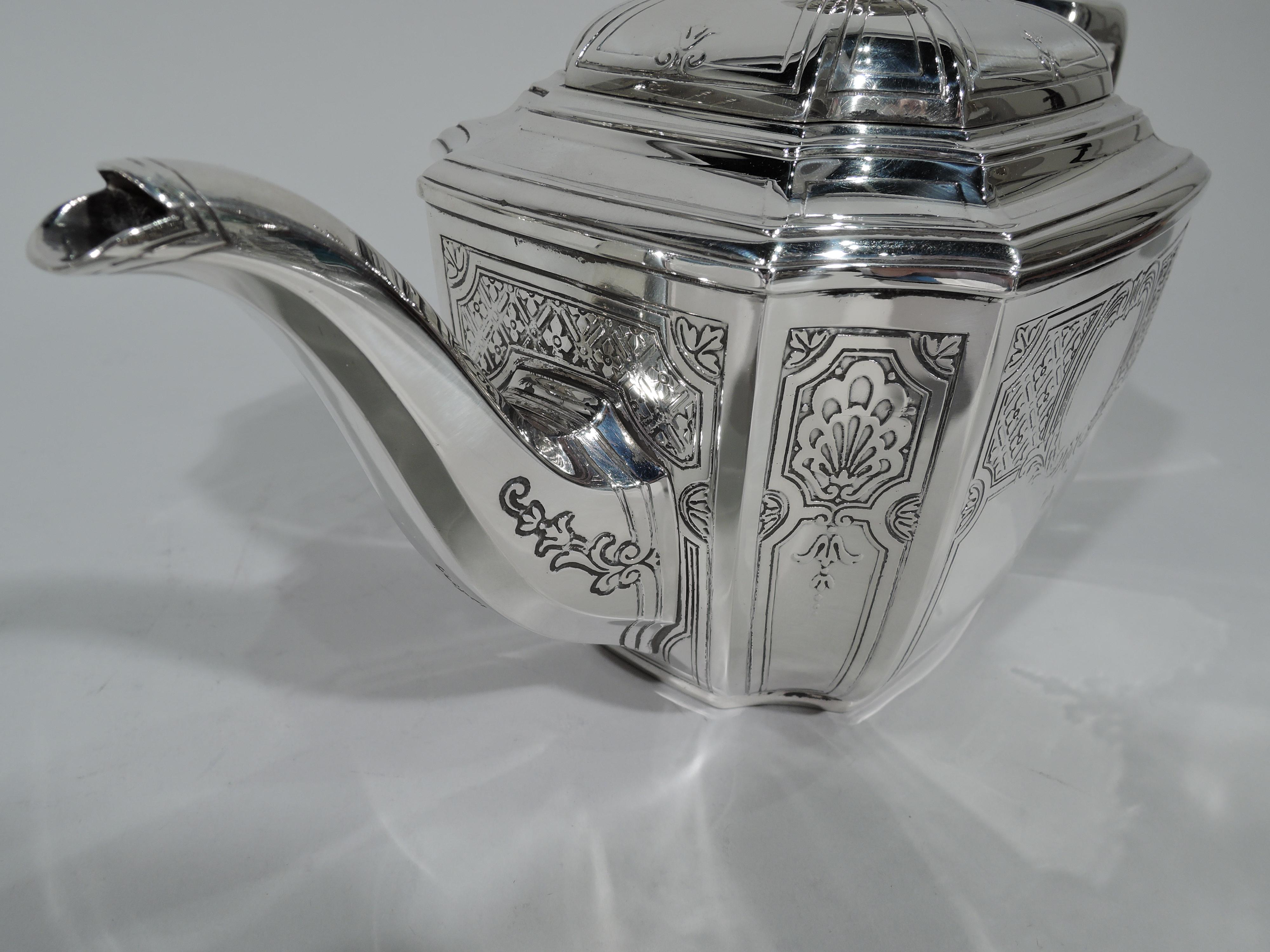 Antique Tiffany Sterling Silver Teapot in Engraved Hampton Pattern In Excellent Condition In New York, NY