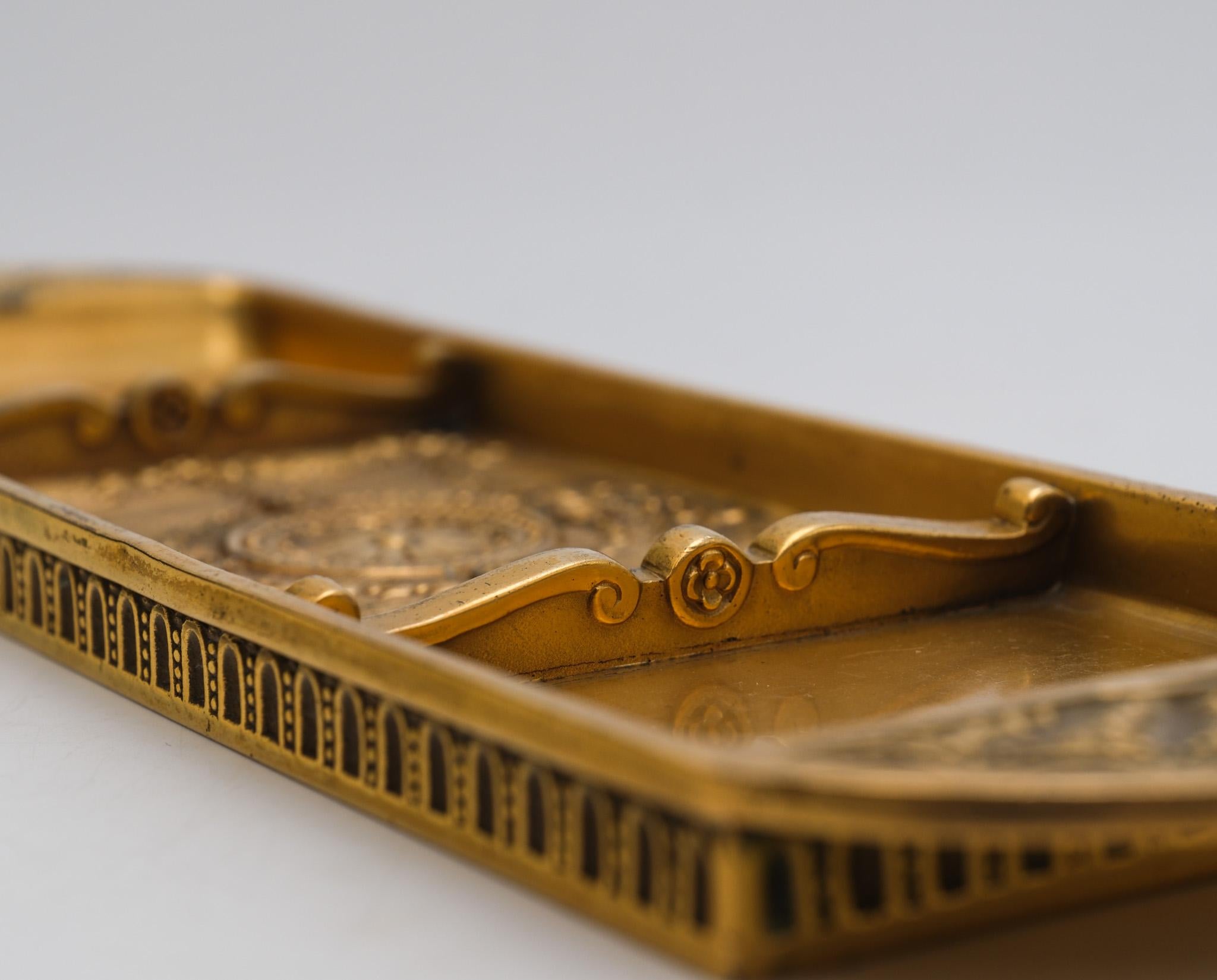 Antique Tiffany Studios New York gilt bronze pen tray/desk tidy. Neoclassical Taste. Maker's Stamp. Circa 1900.

The tray has a lovely patina, commensurate with age and use. Showing swags and ribbons as decoration.

Delivery included to the UK.
