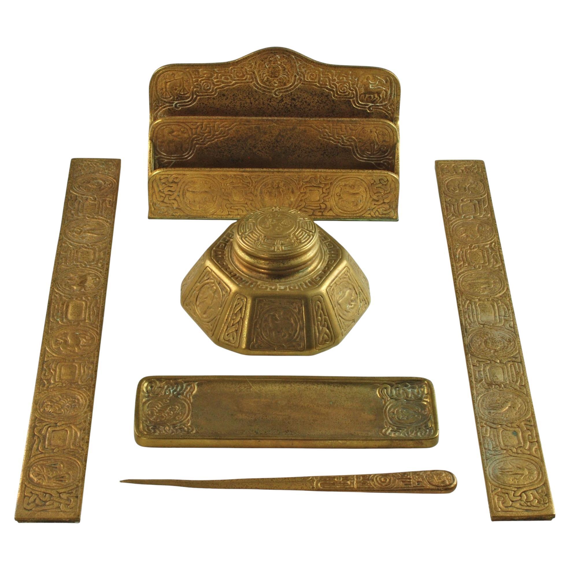 Antico Studio Tiffany Studios Zodiac 6-Piece Bronzo Doré da scrivania