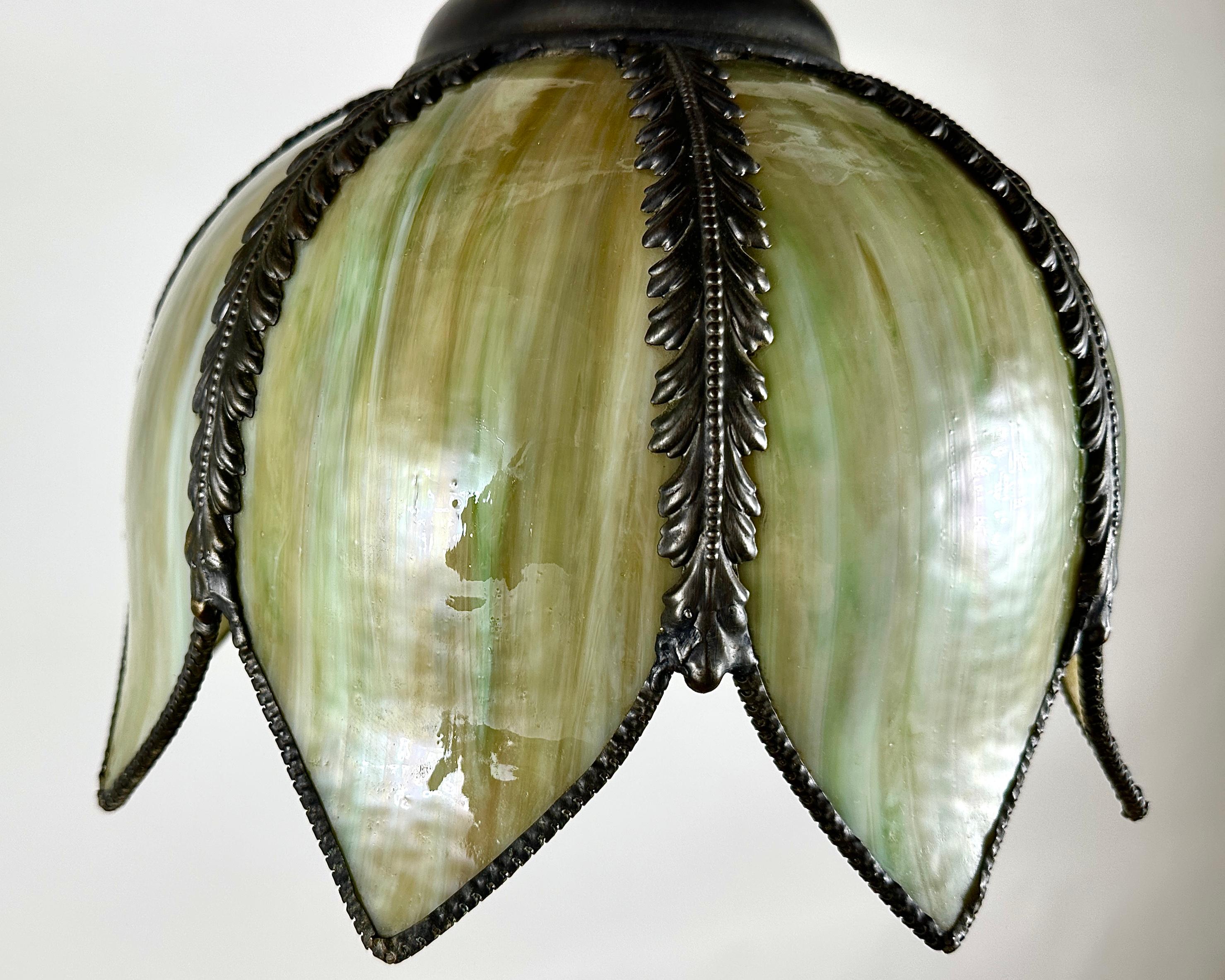 Antike Tiffany-Stil Decke Lampe Blume Knospe Kronleuchter, belgischen Art Deco (Frühes 20. Jahrhundert) im Angebot