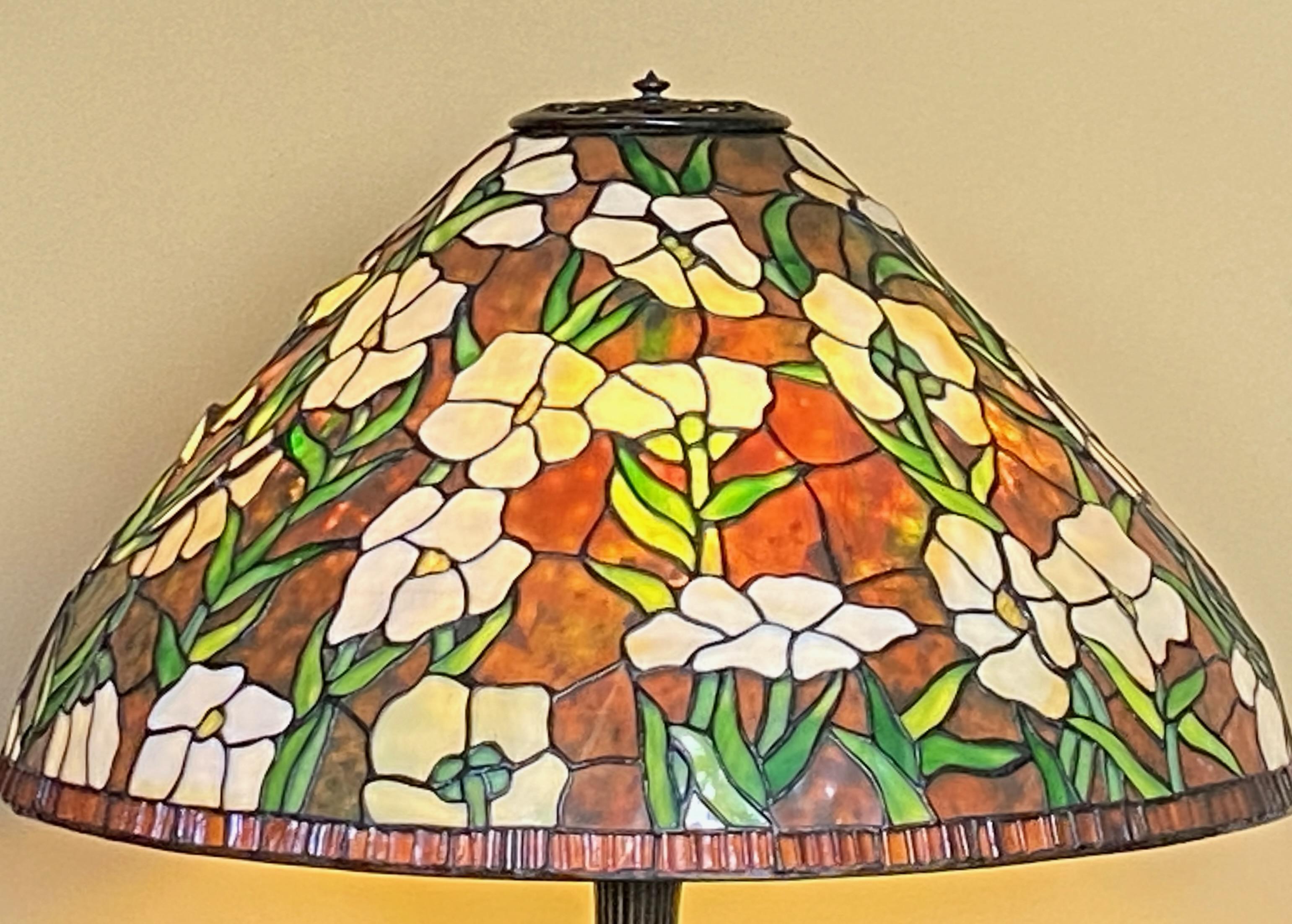 Antique Tiffany Style Leaded Glass Table Lamp In Good Condition In San Francisco, CA