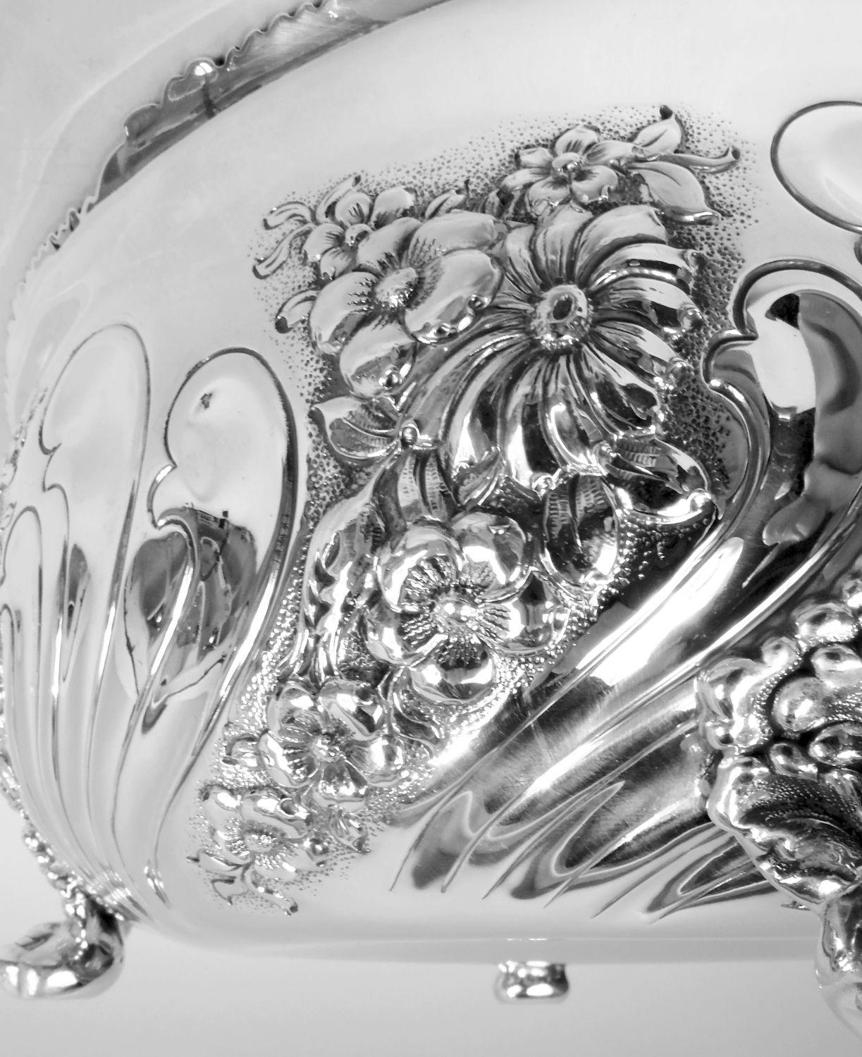 Antique Tiffany Victorian Classical Repousse Sterling Silver Bowl In Good Condition In New York, NY