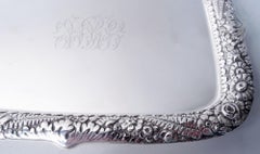 Bandeja de escritorio antigua de plata de ley de estilo clásico victoriano de Tiffany, con motivos repujados