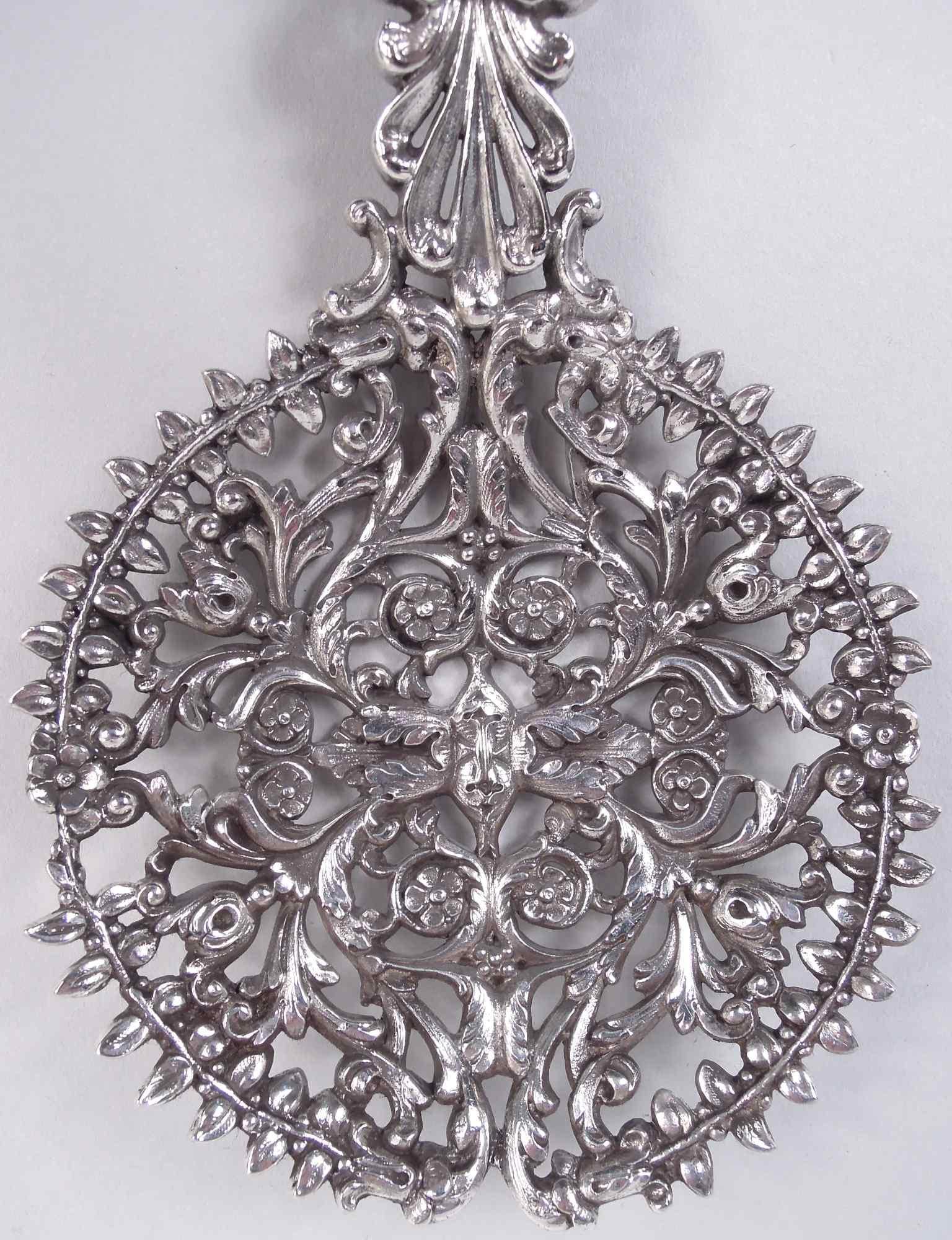 Antico cucchiaio per bonbon in argento Tiffany Vittoriano Classico in vendita 1