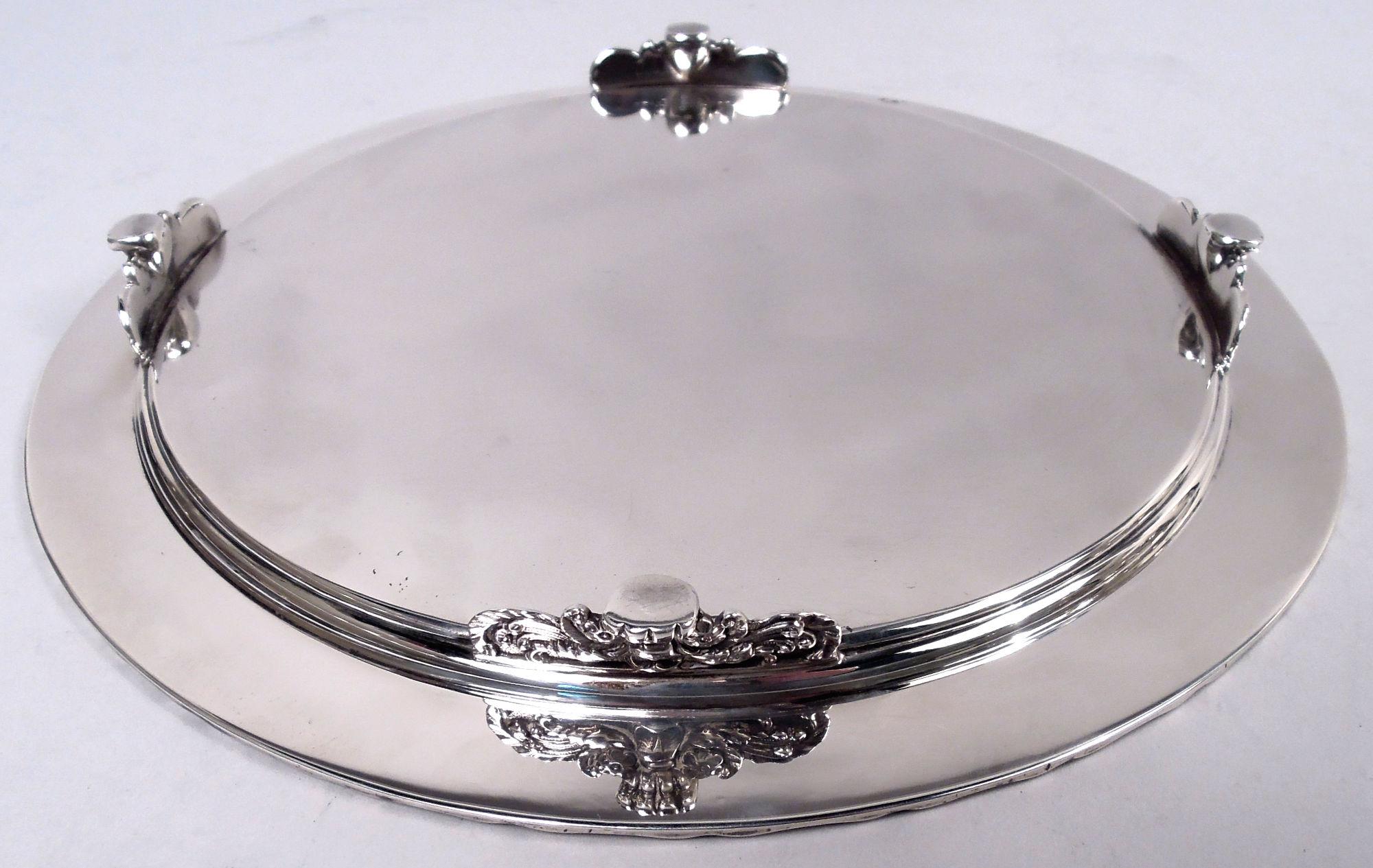 Antique Tiffany Victorian Classical Sterling Silver Cake Plate In Good Condition In New York, NY