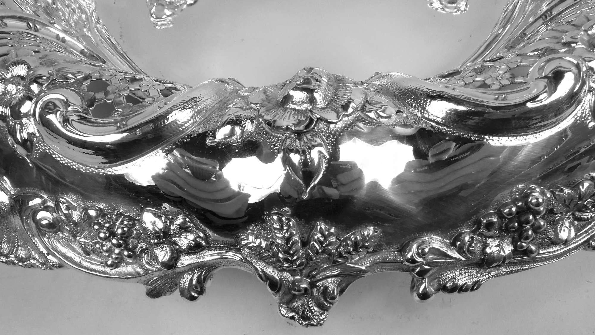 American Antique Tiffany Victorian Classical Sterling Silver Centerpiece Bowl For Sale
