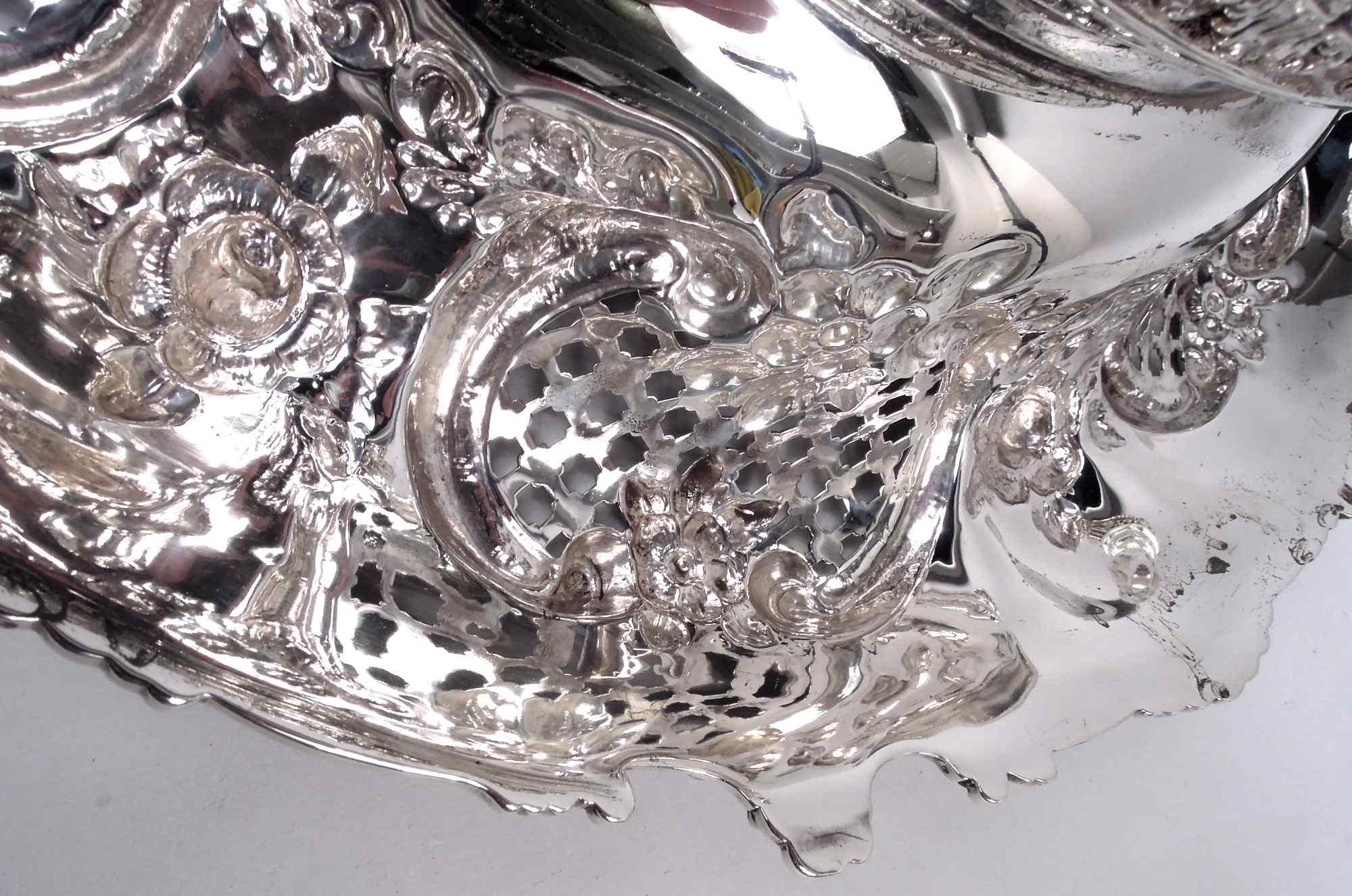 Antique Tiffany Victorian Classical Sterling Silver Centerpiece Bowl In Good Condition For Sale In New York, NY
