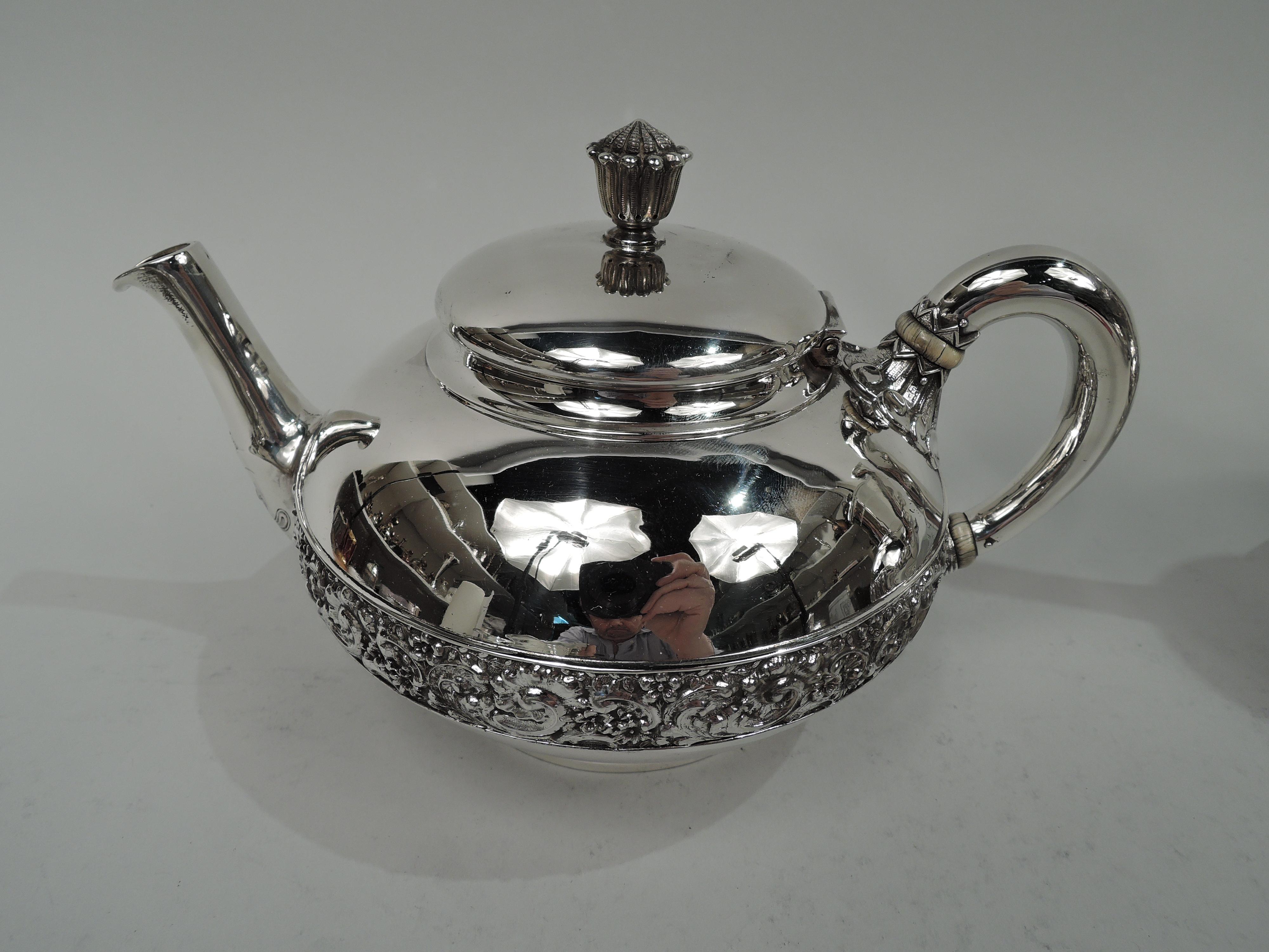 Antique Tiffany Victorian Classical Sterling Silver Coffee & Tea Set In Good Condition For Sale In New York, NY