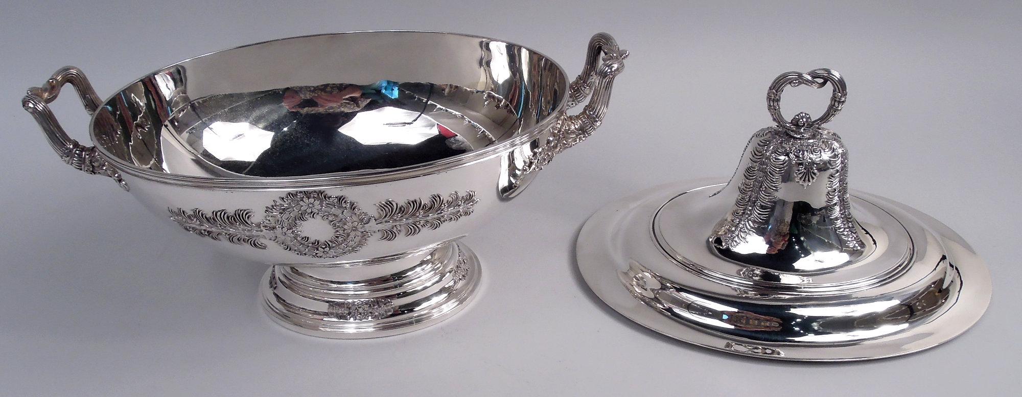 Américain Soupière ancienne en argent sterling de style victorien Tiffany classique en vente