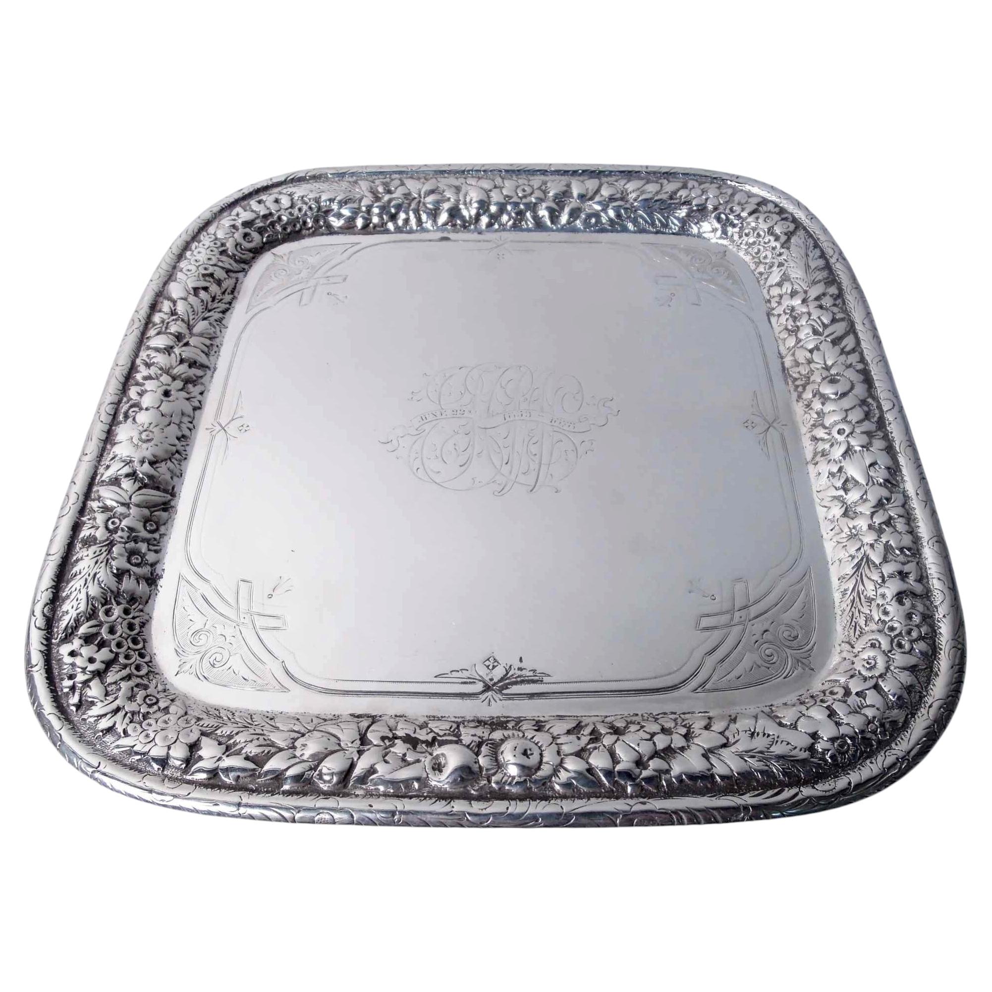 Plateau carré antique Tiffany de style victorien classique en argent massif en vente