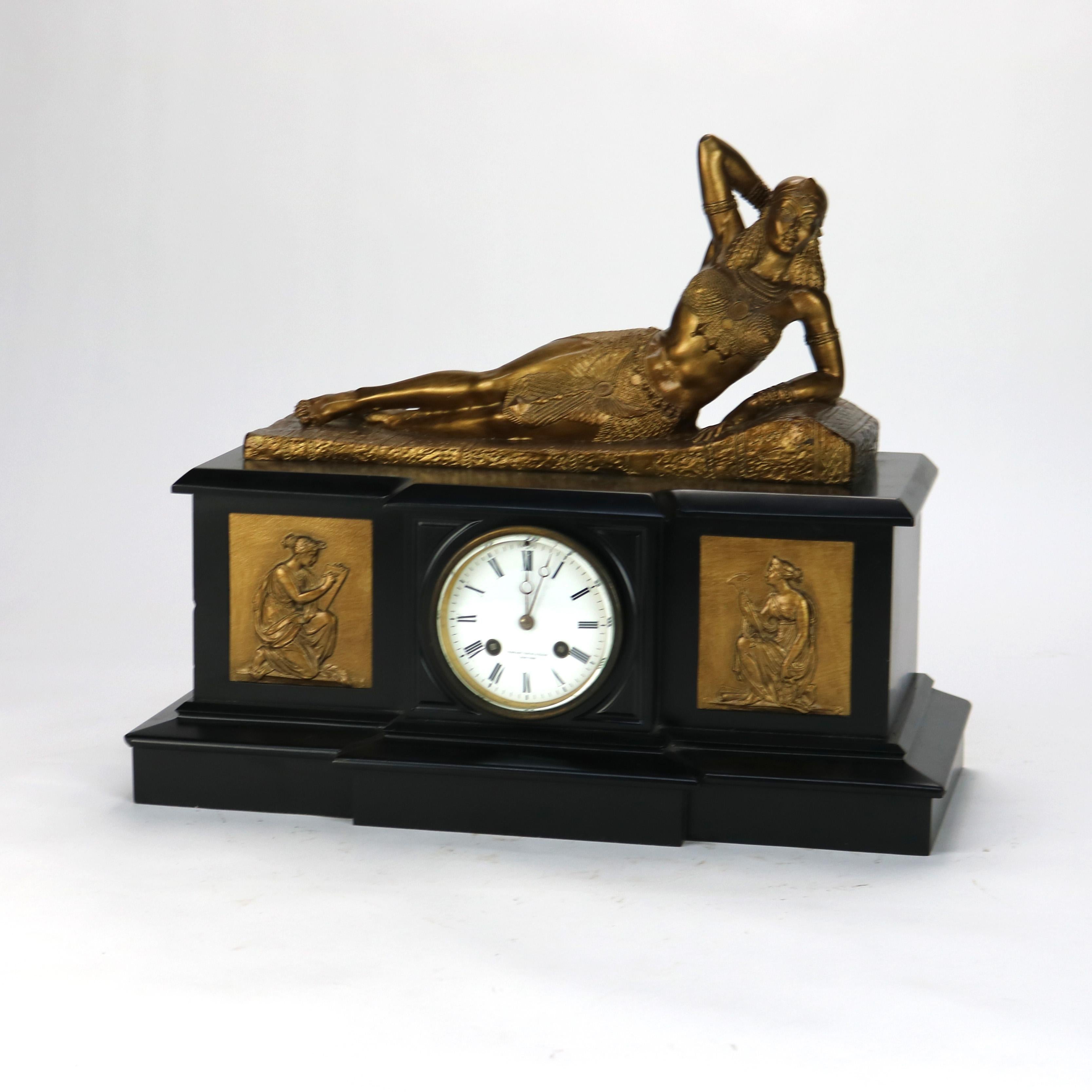 Antike Tiffany, Young & Ellis Egyptian Revival Figural Mantle Clock, Skulptur Signiert A. Leonard, C1890.

Maße: 14,5