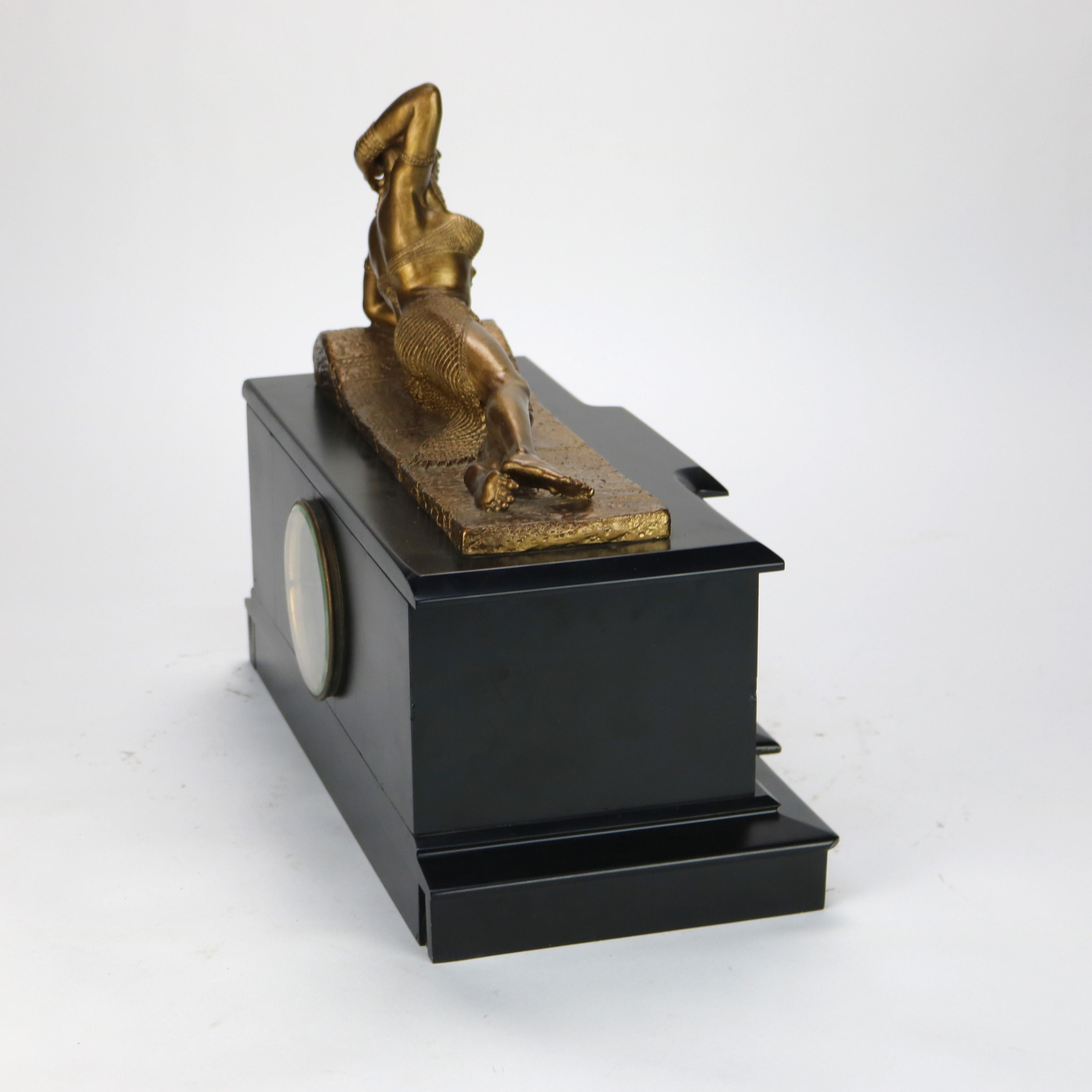 Antike figurale Kaminuhr von Tiffany, Young & Ellis im ägyptischen Revival-Stil, um 1890 (Schiefer)