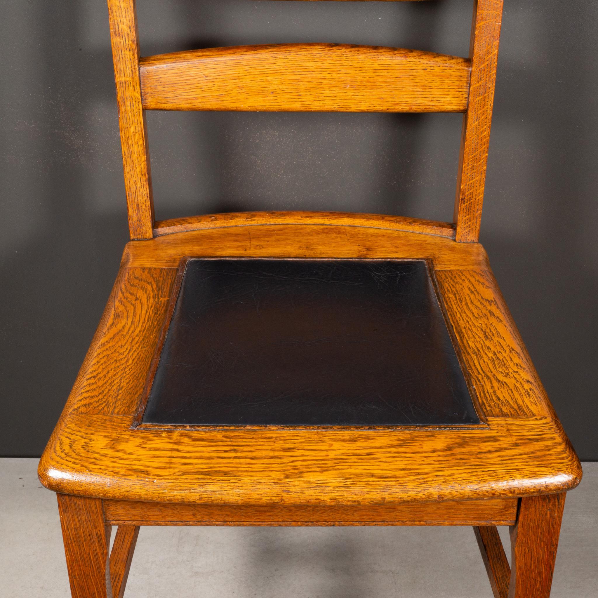 Chaise de bureau ancienne à dossier en échelle en érable tigré, vers 1880-1910 Bon état - En vente à San Francisco, CA
