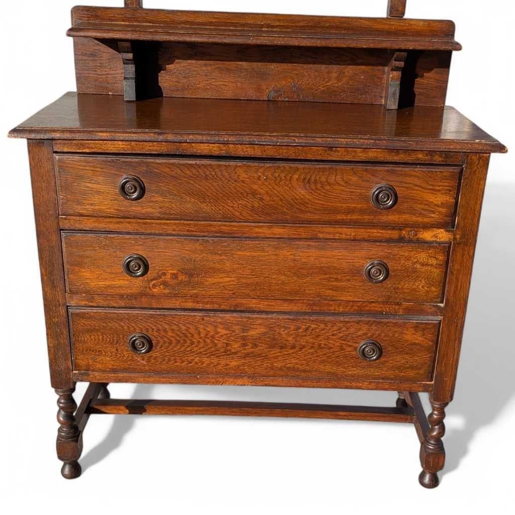 Antike Tiger Oak Kommode mit Spiegel, Barley Twist, USA, um 1900 im Zustand „Gut“ im Angebot in Rancho Cucamonga, CA