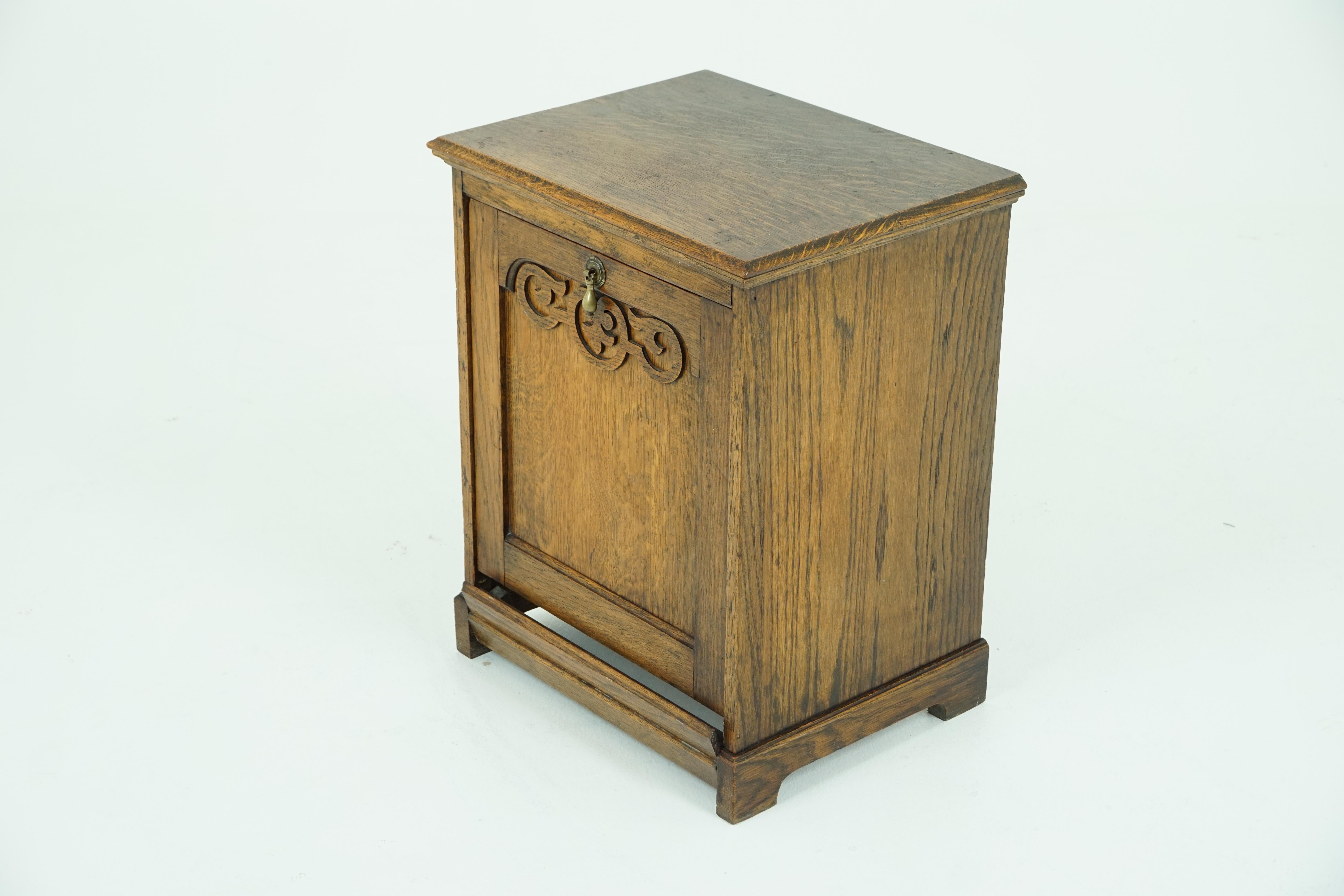 Antique tiger oak fall front coal box, coal hod tiger oak, antique furniture, Scotland 1900, 1693

Scotland, 1900
Solid oak
Original finish
Rectangular top
Carved panel door to the front
Original brass pull
Fall front opens to reveal a metal