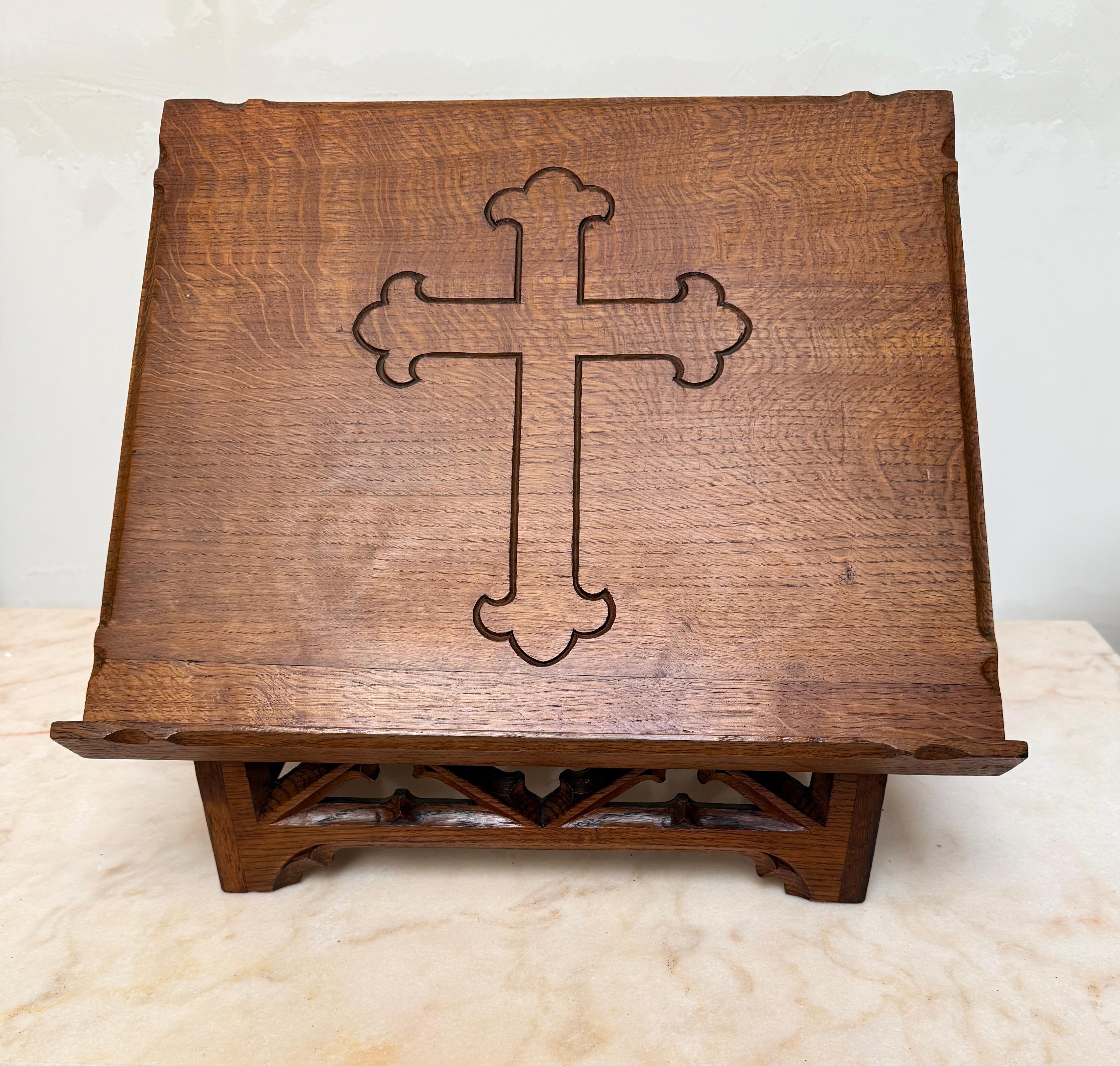 Antique  bible table stand with hand carved cross and open IHS symbols in Gothic quatrefoil in the sides.

This beautifully and fine quality hand-carved Gothic bible stand dates from circa 1890-1910 and it is entirely made of solid (tiger) oak. This