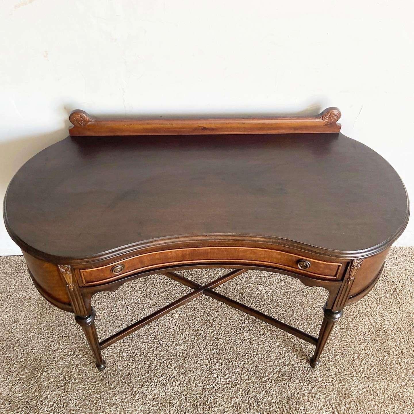 Antique Tiger Oak Kidney Shaped Writing Desk In Good Condition For Sale In Delray Beach, FL