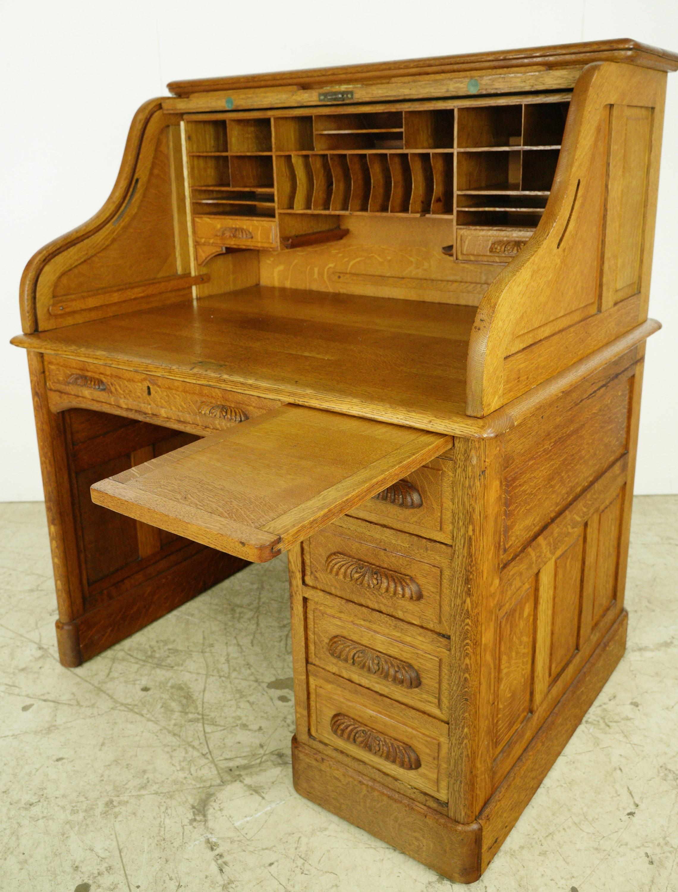 Antiker Tiger-Eiche-Schreibtisch mit Rollplatte und geheimen Schubladen im Angebot 6