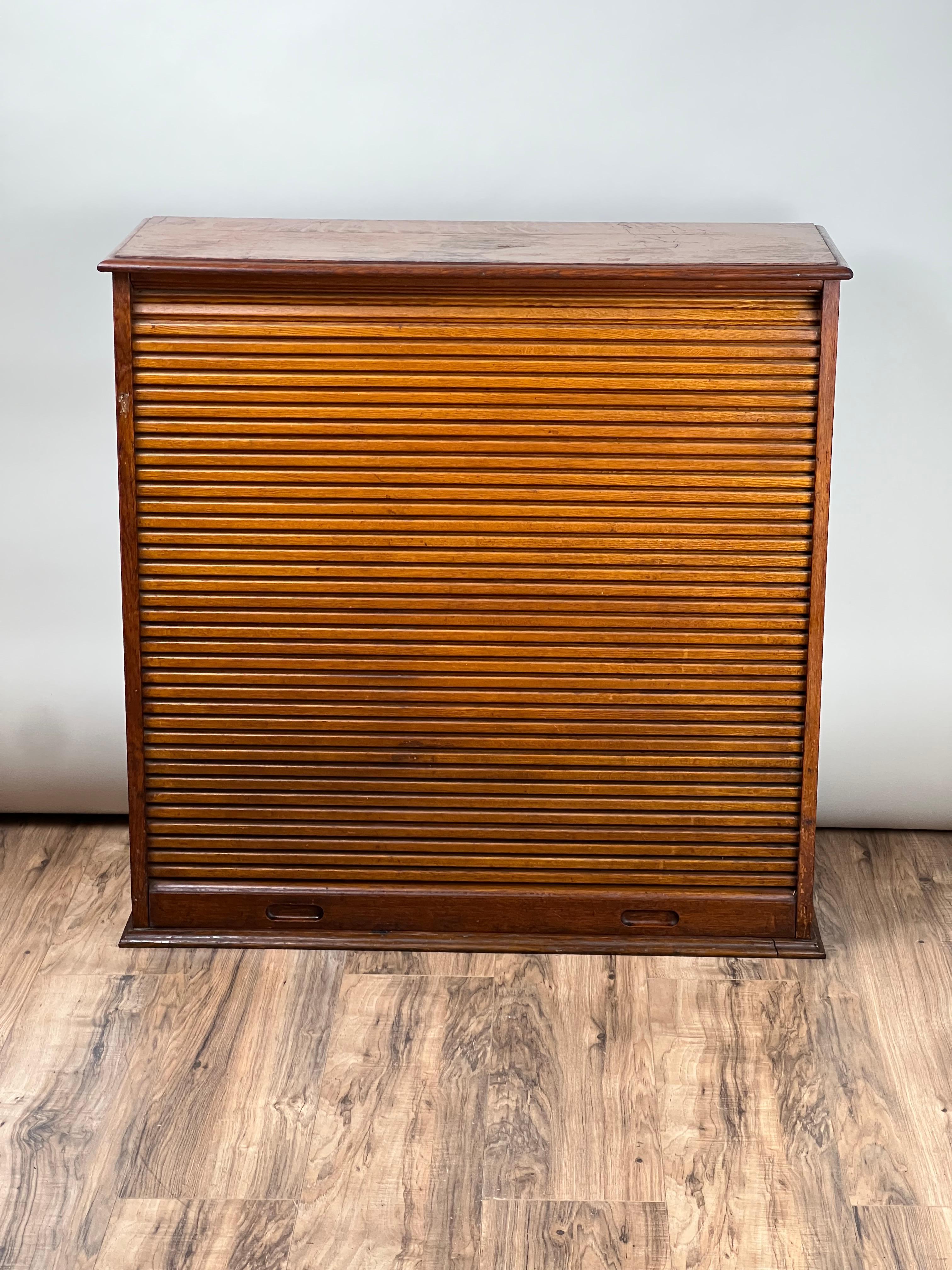 Antique Tiger Oak Roll Top Pigeon Hole Cabinet c. 1920 For Sale 1