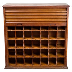 Antiker Tiger-Eiche-Schrank mit Rollplatte und Pigeonholzschrank, um 1920