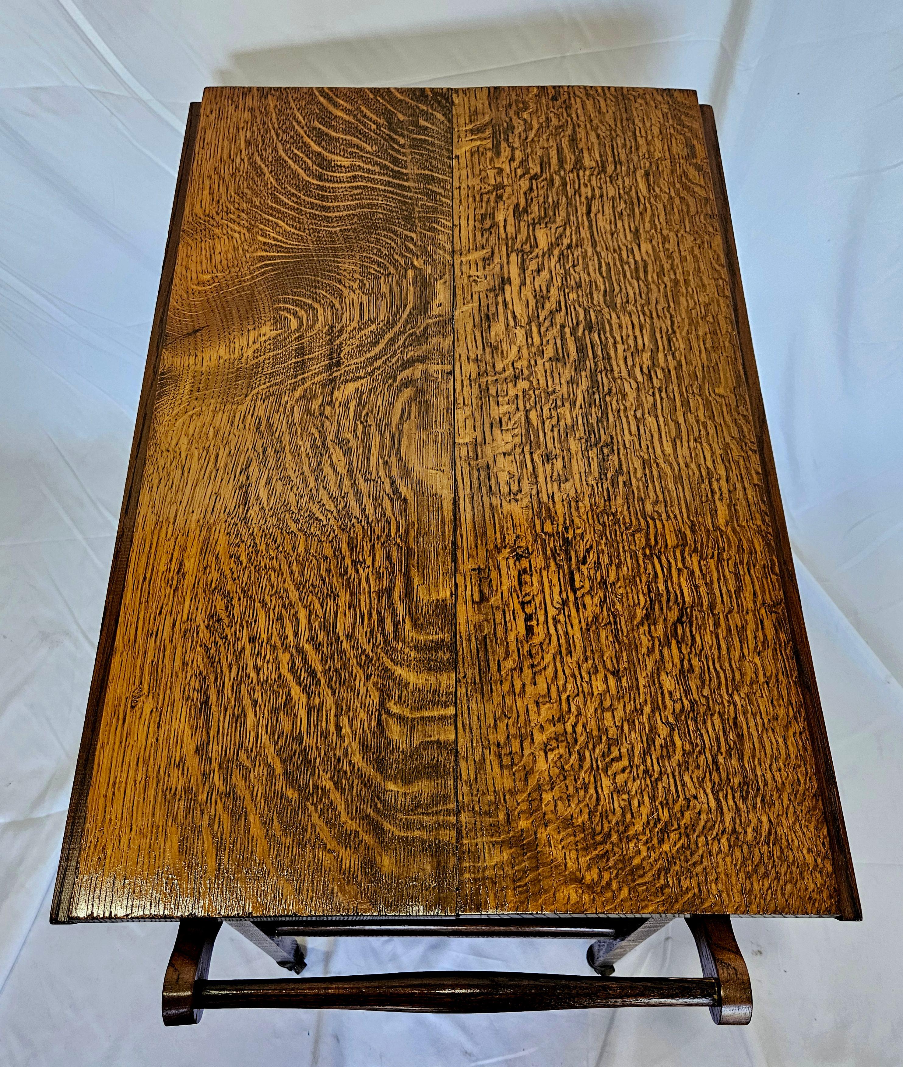 Antique Tiger oak Tea Cart Server Cart With Removable Glass Tray Top For Sale 3