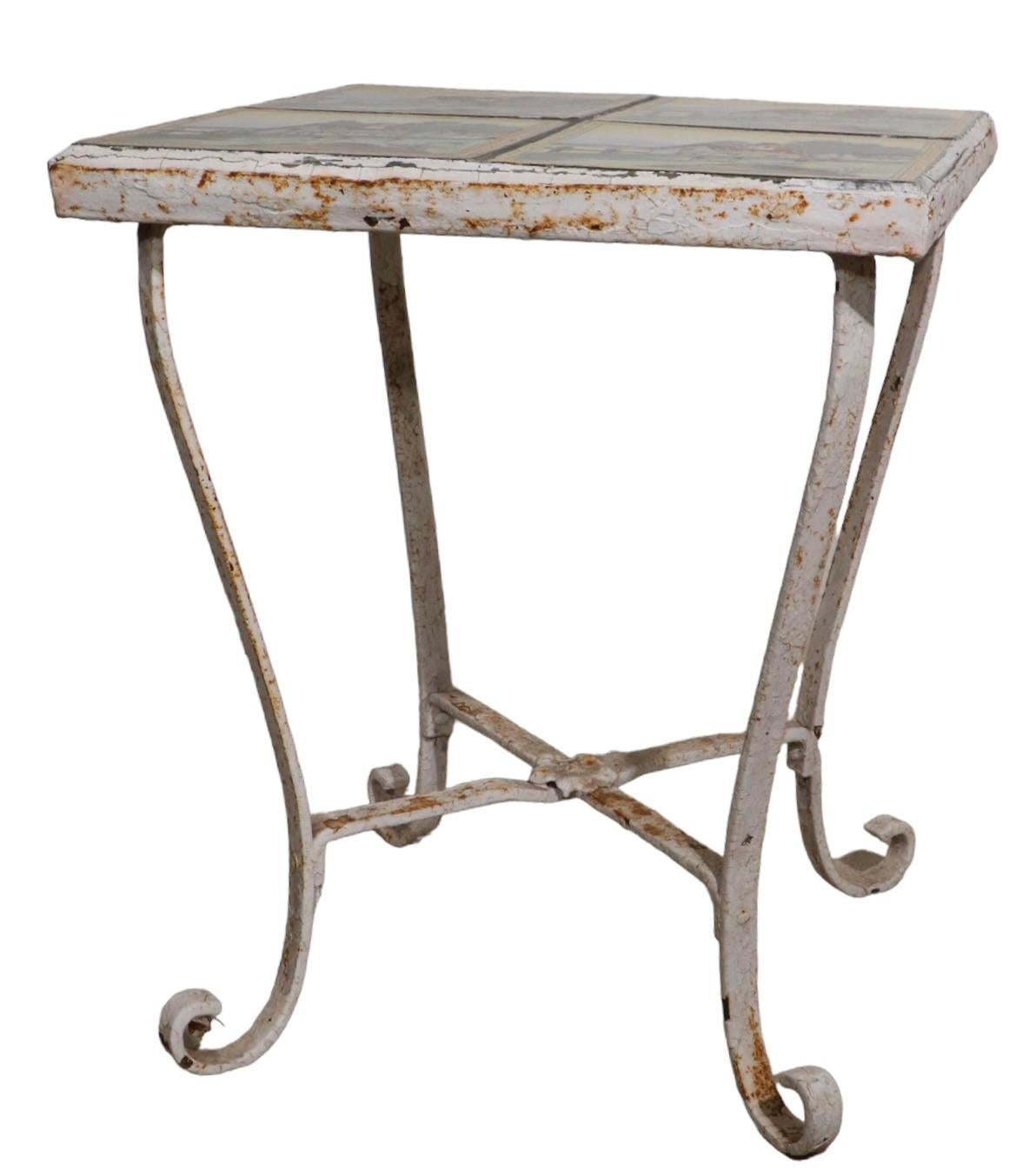 Américain Table de jardin, de patio et de véranda en fer forgé avec plateau en carreaux de faïence antique en vente