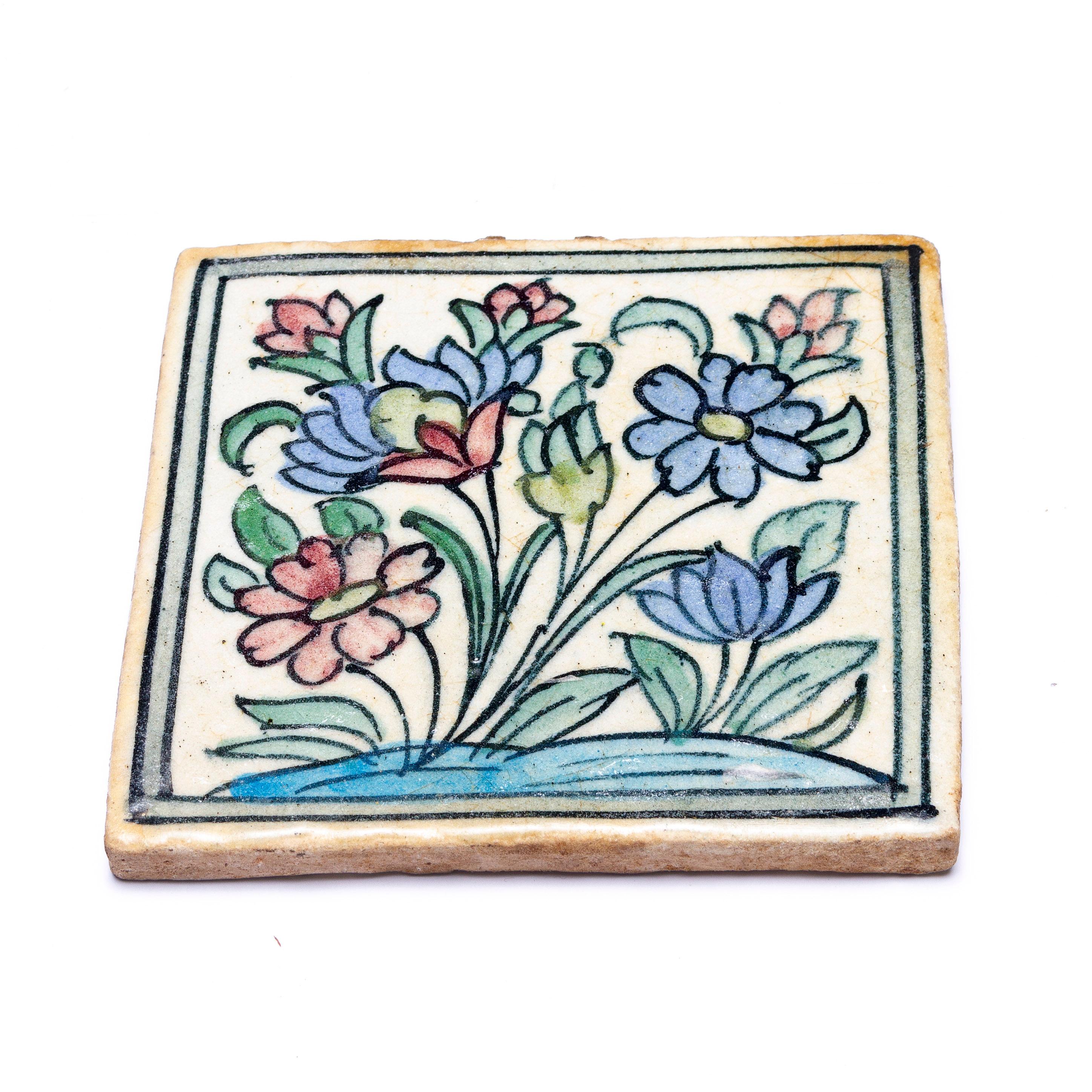 Azulejos antiguos con flores pintados a mano en venta 1