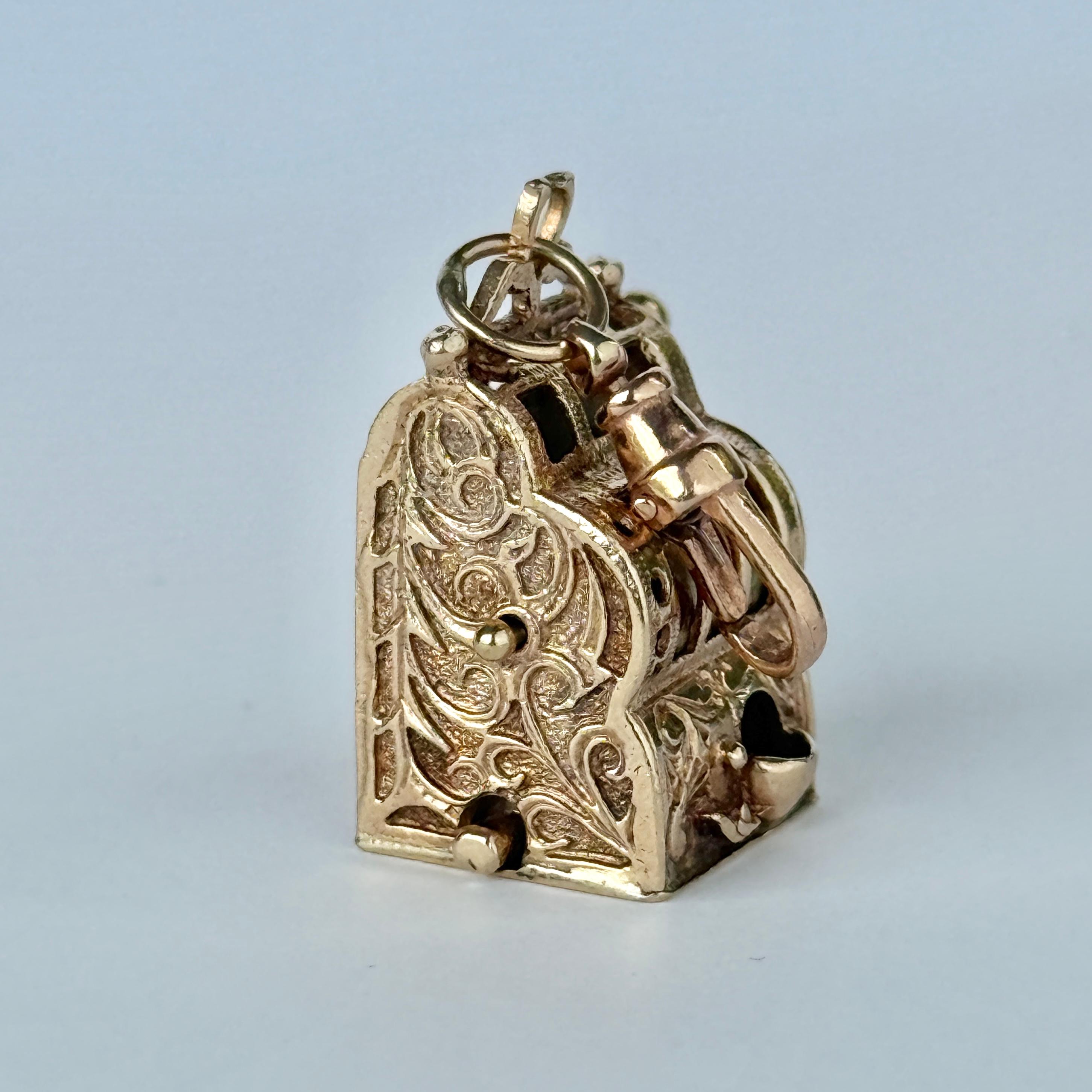 Antiguo amuleto de oro de 9 quilates 