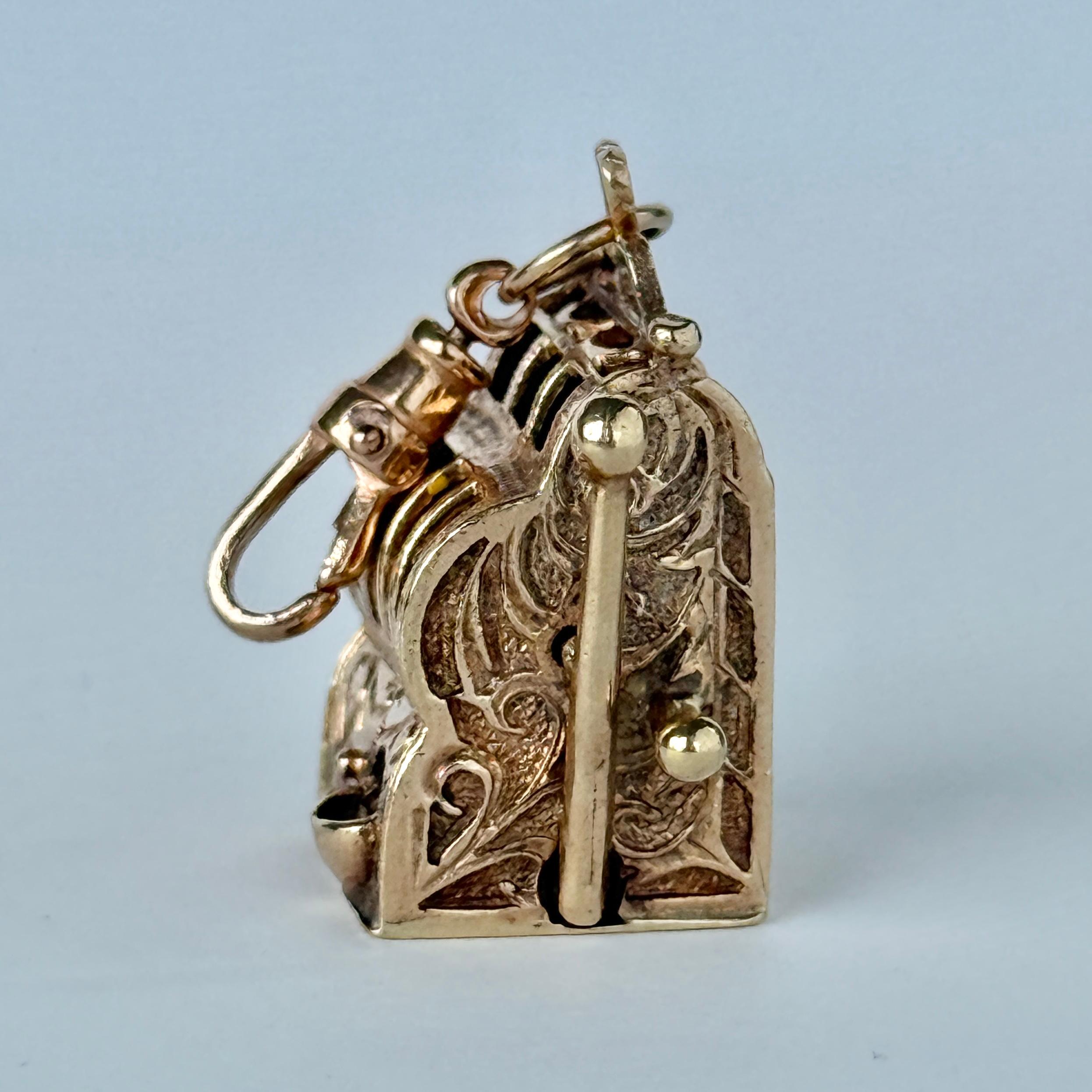 Antiguo amuleto de oro de 9 quilates 