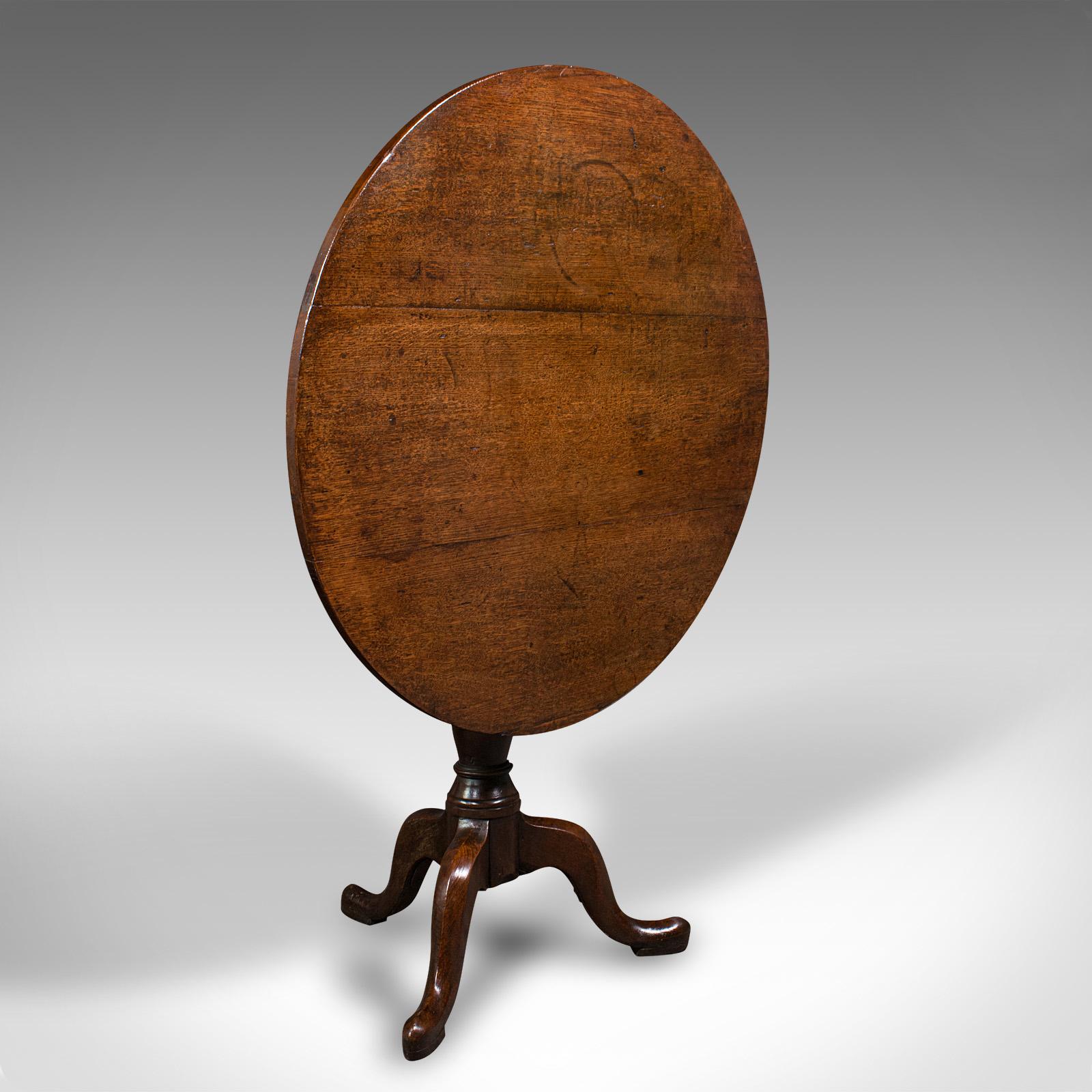 This is an antique tilt top occasional table. An English, oak side or lamp table, dating to the Georgian period, circa 1780.

Excellent example of 18th century craftsmanship, with appealing figuring
Displays a desirable aged patina and in good