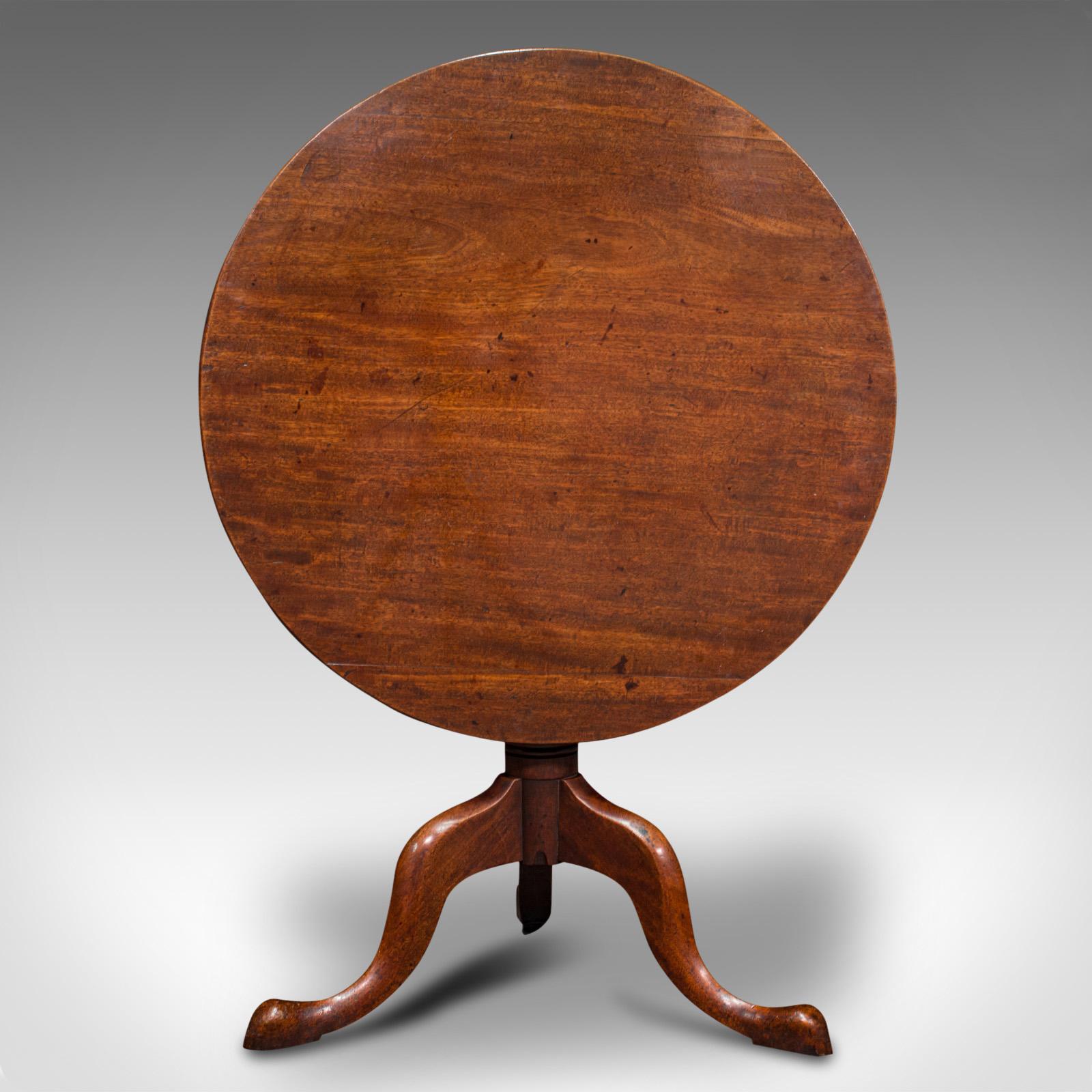 This is an antique tilt top table. An English, mahogany lamp or wine table with tripod base, dating to the Georgian period, circa 1770.

Delightful example of quality Georgian craftsmanship
Displays a desirable aged patina and in good antique