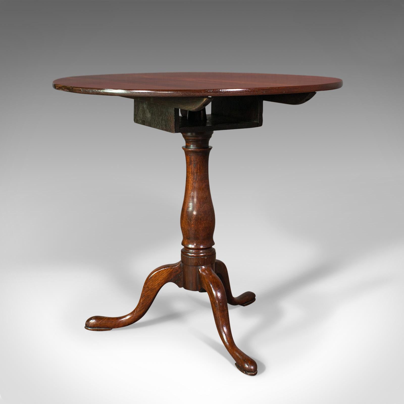 This is an antique tilt top table. An English, mahogany occasional or wine table with birdcage mount, dating to the Georgian period and later, circa 1780.

Of pleasing form and quality finish
Displays a desirable aged patina and in good
