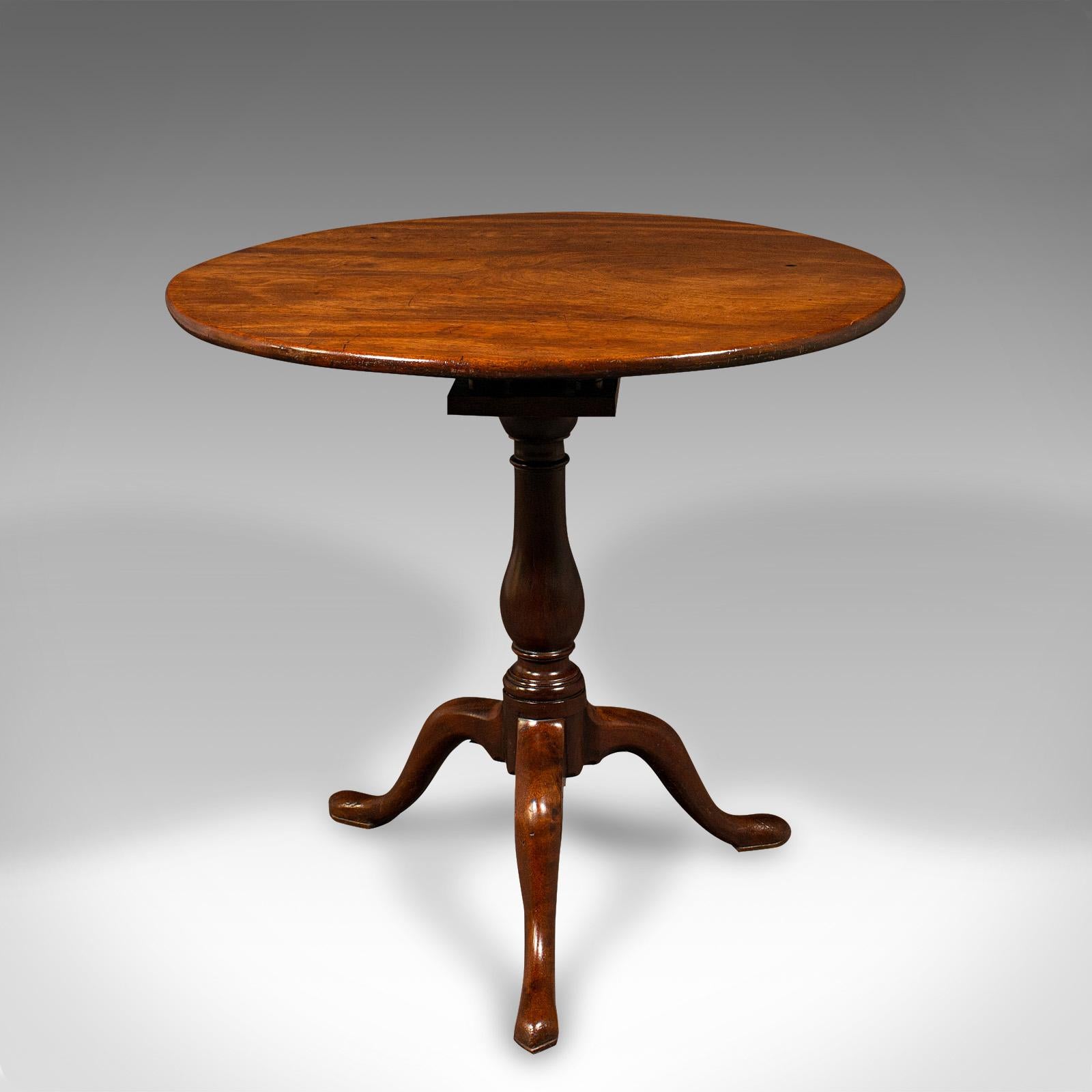 Georgien Table ancienne à plateau basculant, anglaise, d'appoint, à monture d'oiseau, géorgienne, C.C.C. en vente