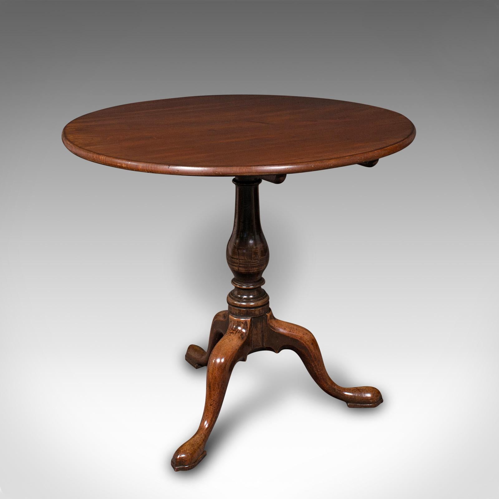 This is an antique tilt top table. An English, mahogany side or lamp table, dating to the late Georgian period, circa 1820.

Generously sized tilting table, with attractive figuring
Displaying a desirable aged patina and in good order
Select stocks